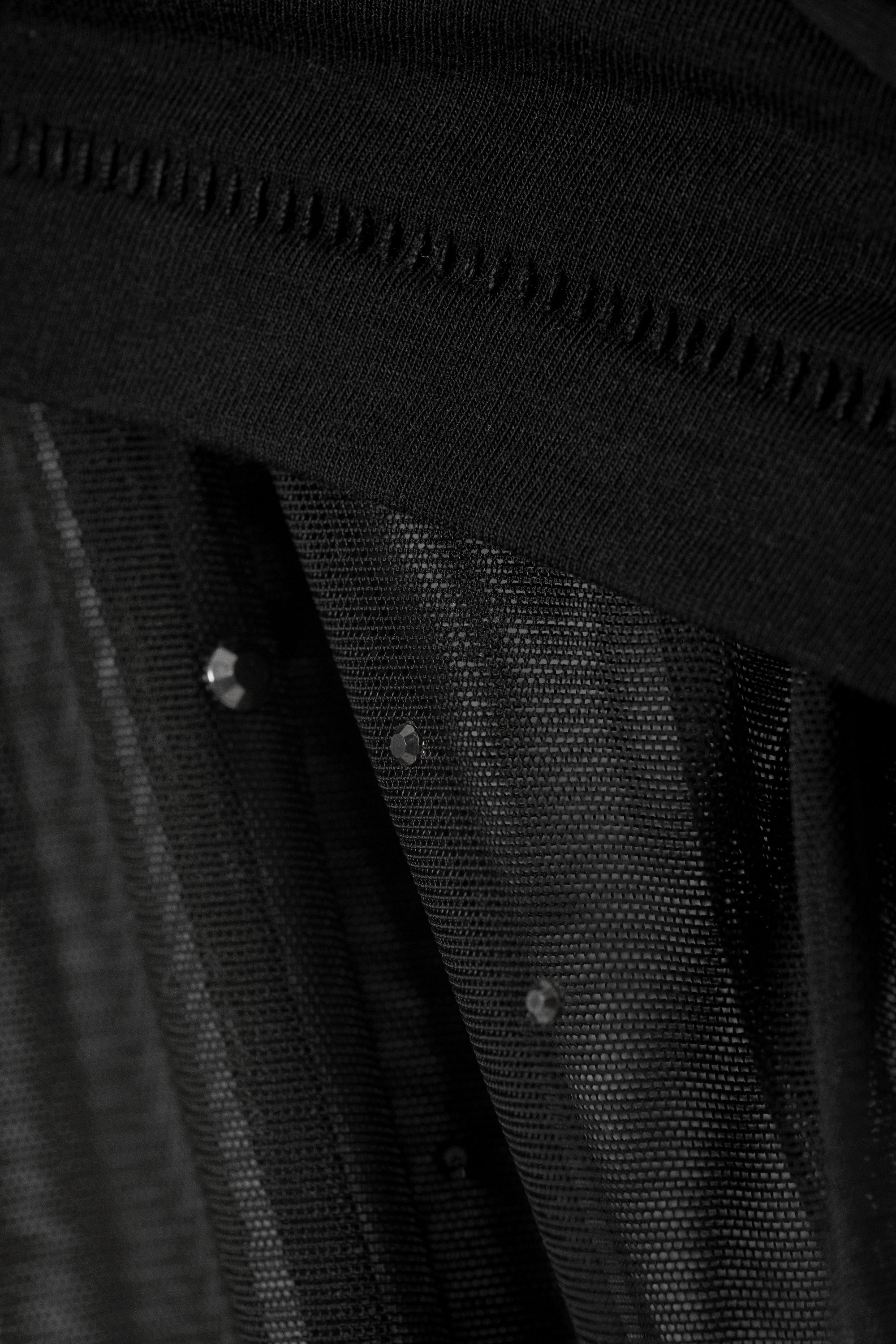 Schwarz - Top mit Netzärmeln und Strass - 4