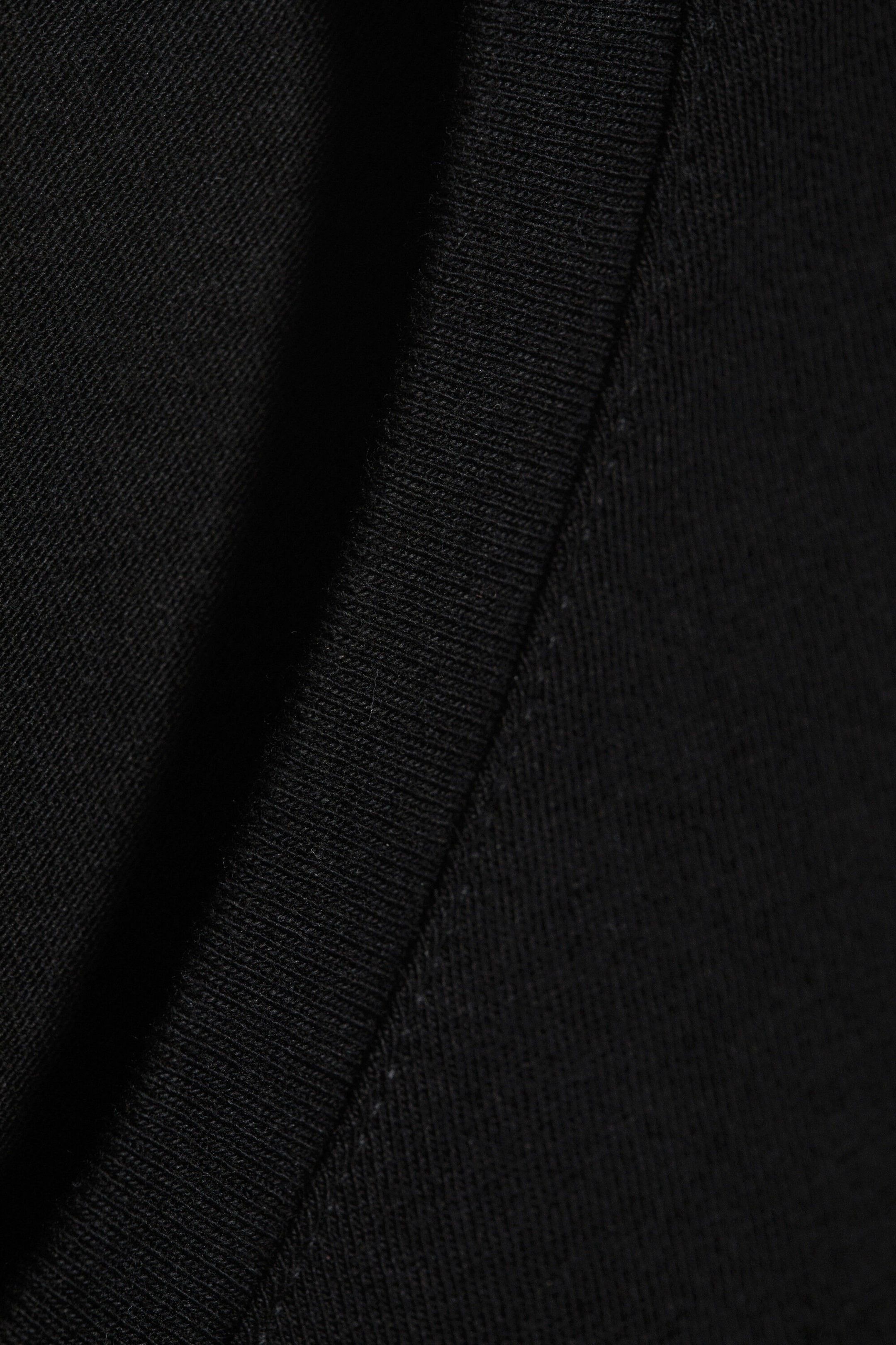 Schwarz - Kastiges Longsleeve-Shirt mit V-Ausschnitt - 1