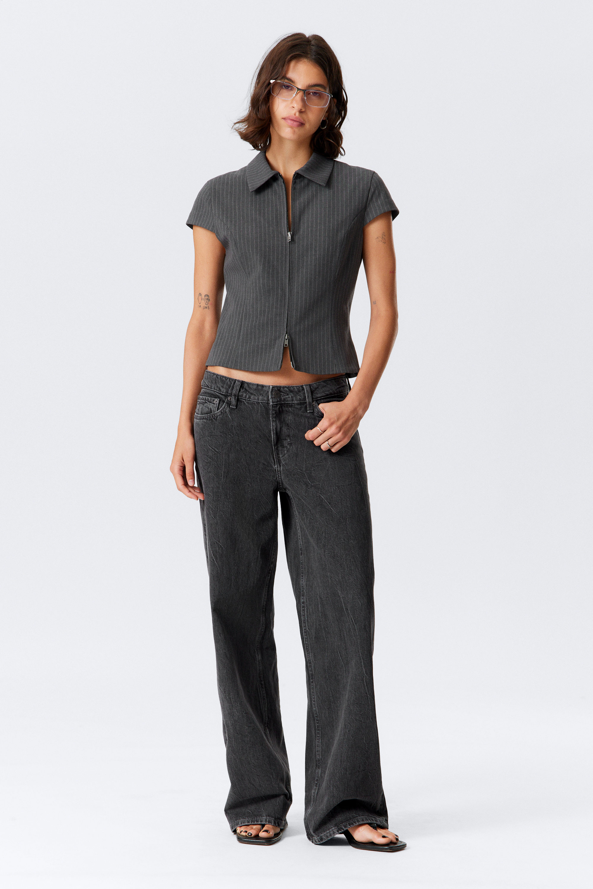 Striped Grey - Fitted Short-Sleeved Zip Top - 2