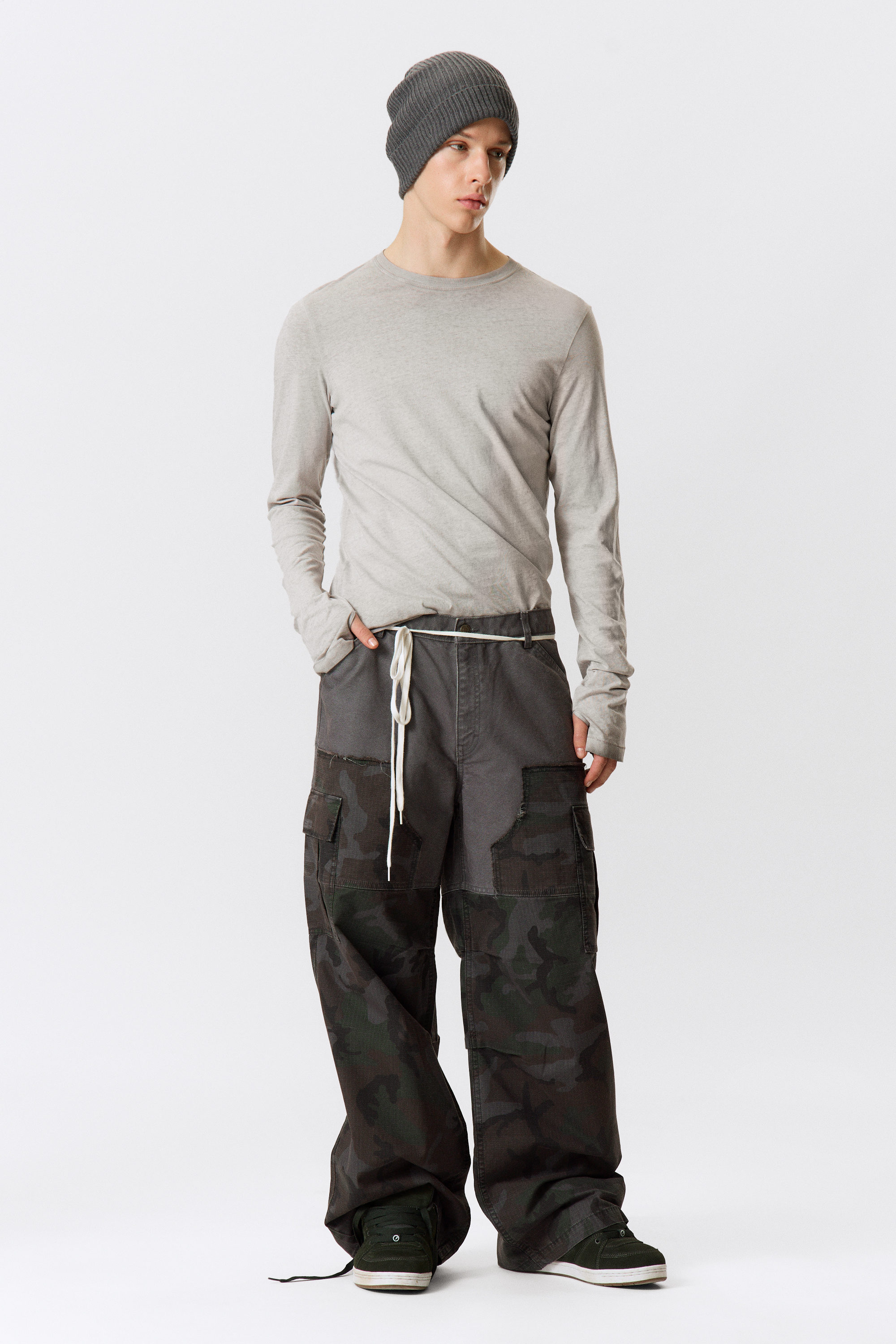 Staubblau & Camouflage - Lockere Patchwork-Cargohose - 5