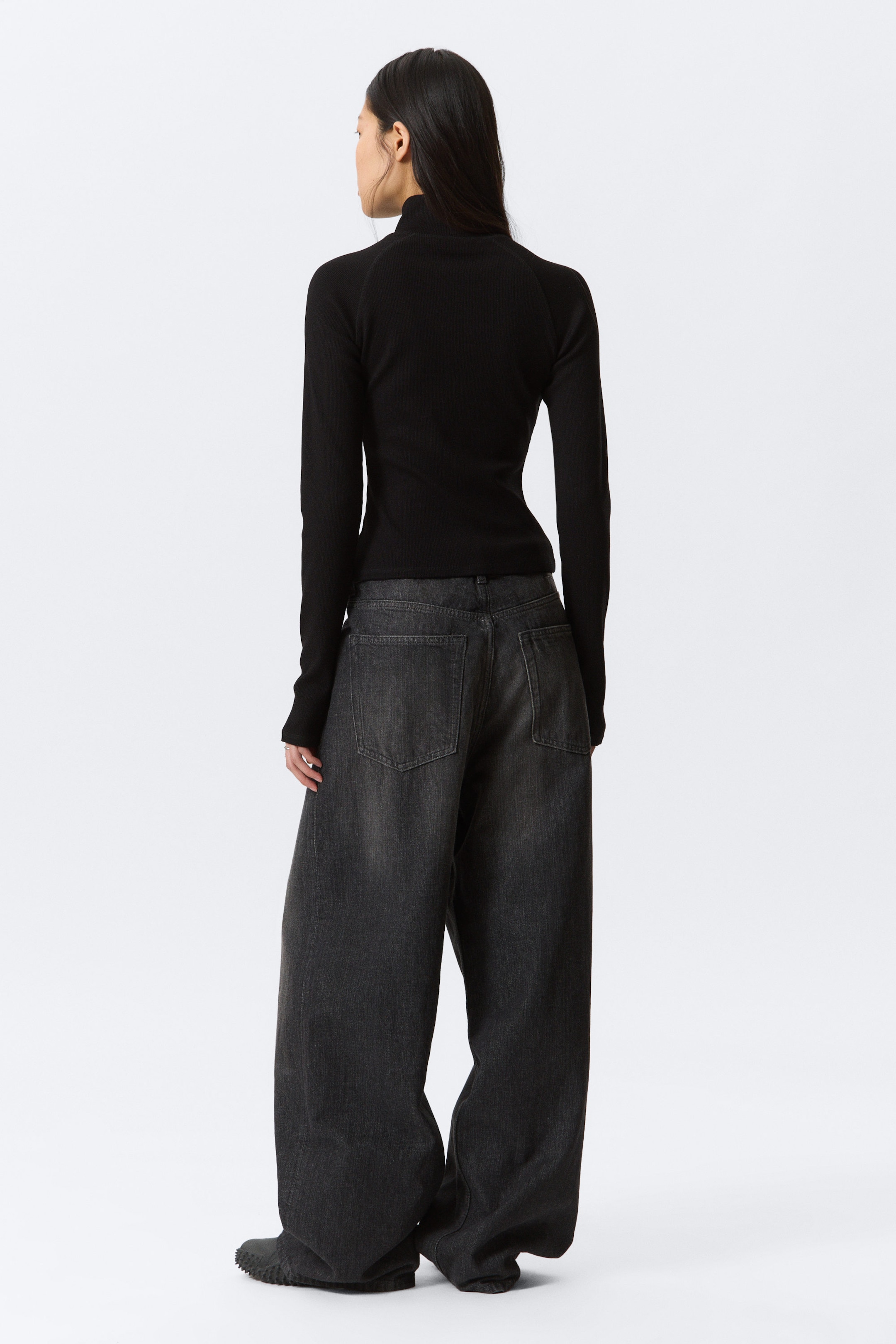 Black - Fitted Long-Sleeved Mock-Neck Zip Top - 3