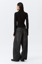 Black - Fitted Long-Sleeved Mock-Neck Zip Top - 3