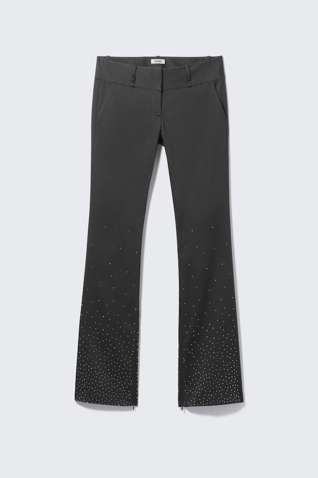 Strassbesetzte Satinhose mit niedrigem Bund und Reißverschluss am Saum - Dunkelgrau - Strass - 1