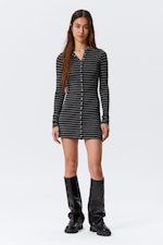 Schwarz mit Streifen - Langärmeliges Minikleid mit Druckknöpfen - 0