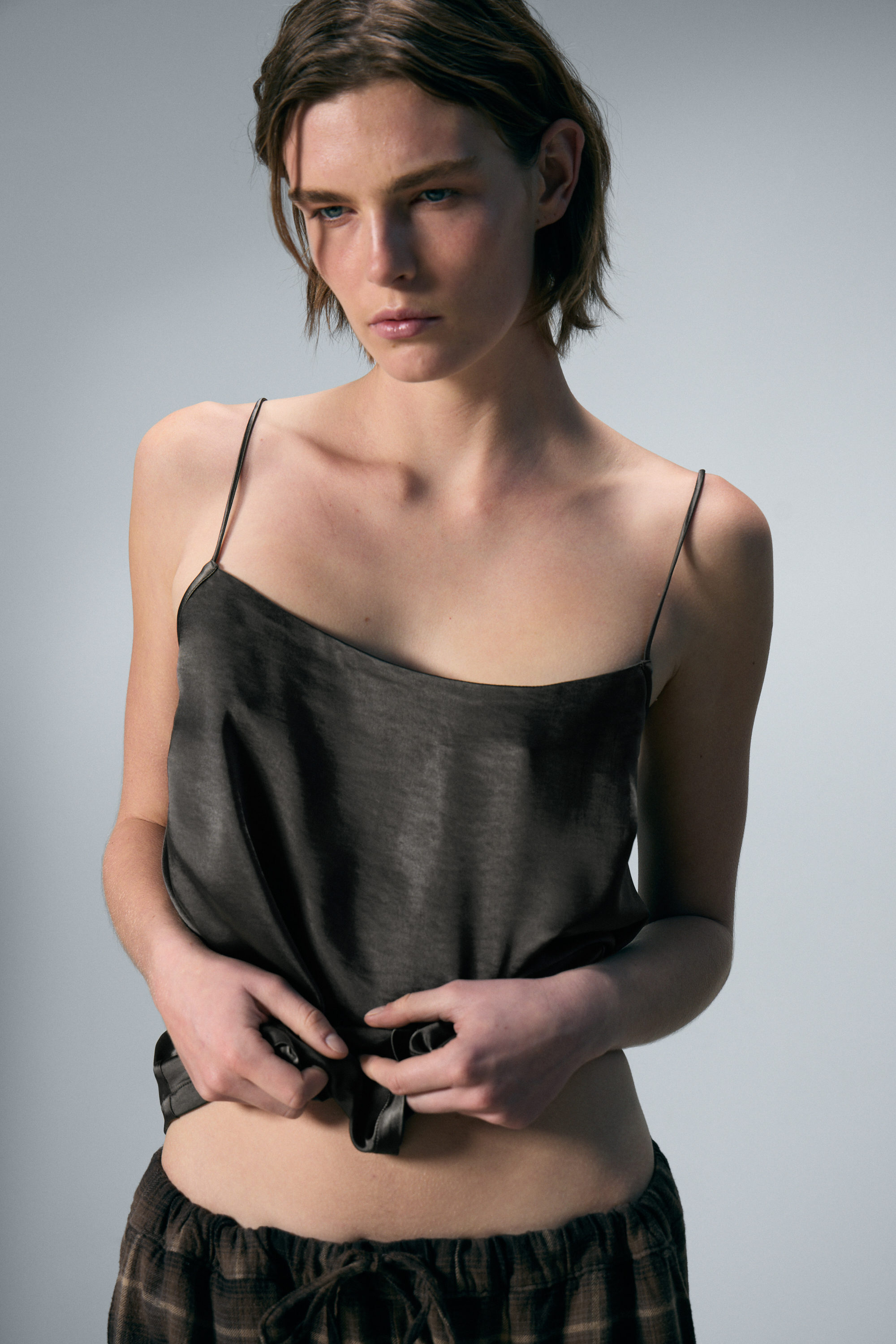 Gewaschenes Dunkelgrau - Pyjama-Top aus gewaschenem Satin - 3