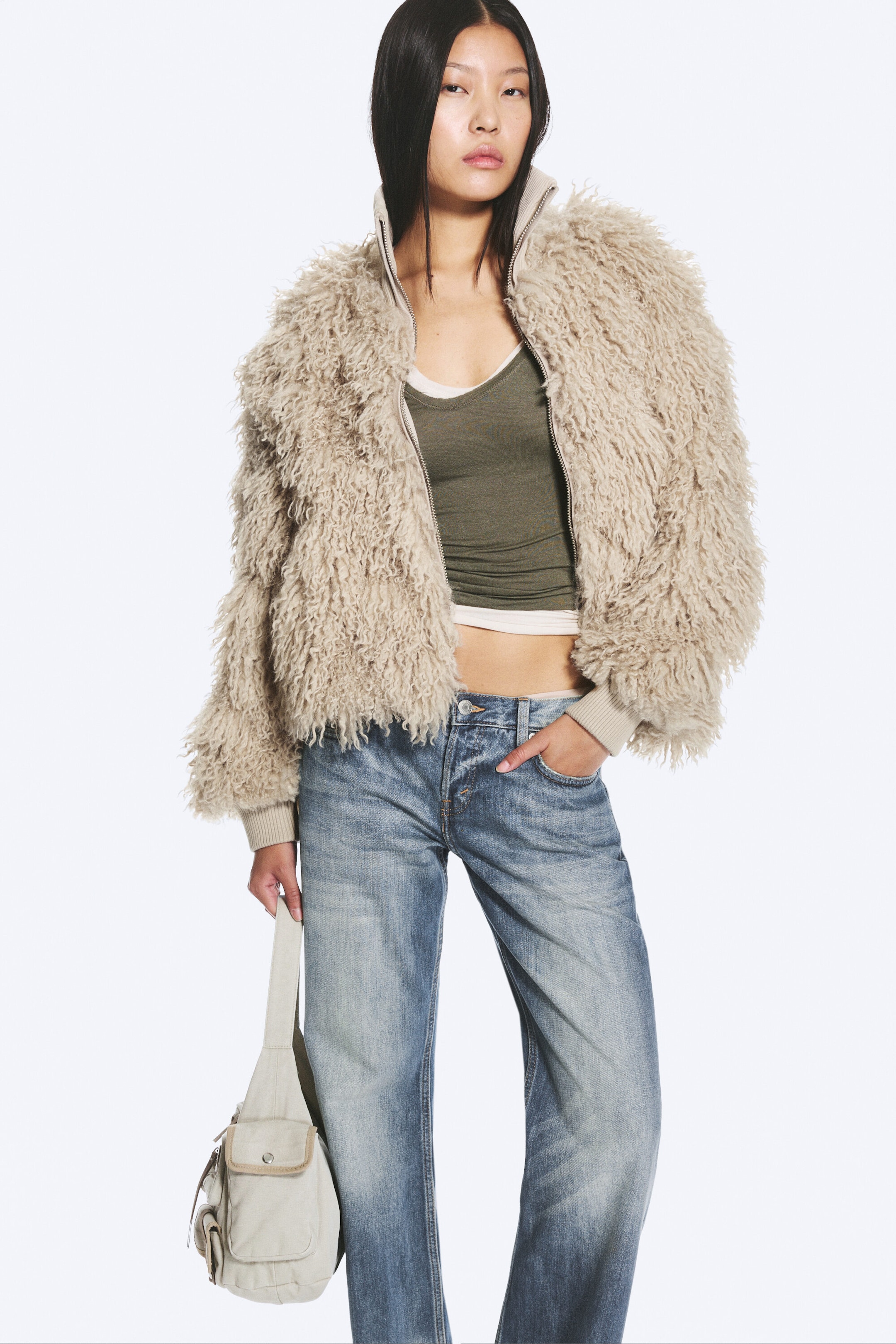 Gedecktes Hellbeige - Jacke aus Fellimitat - 2