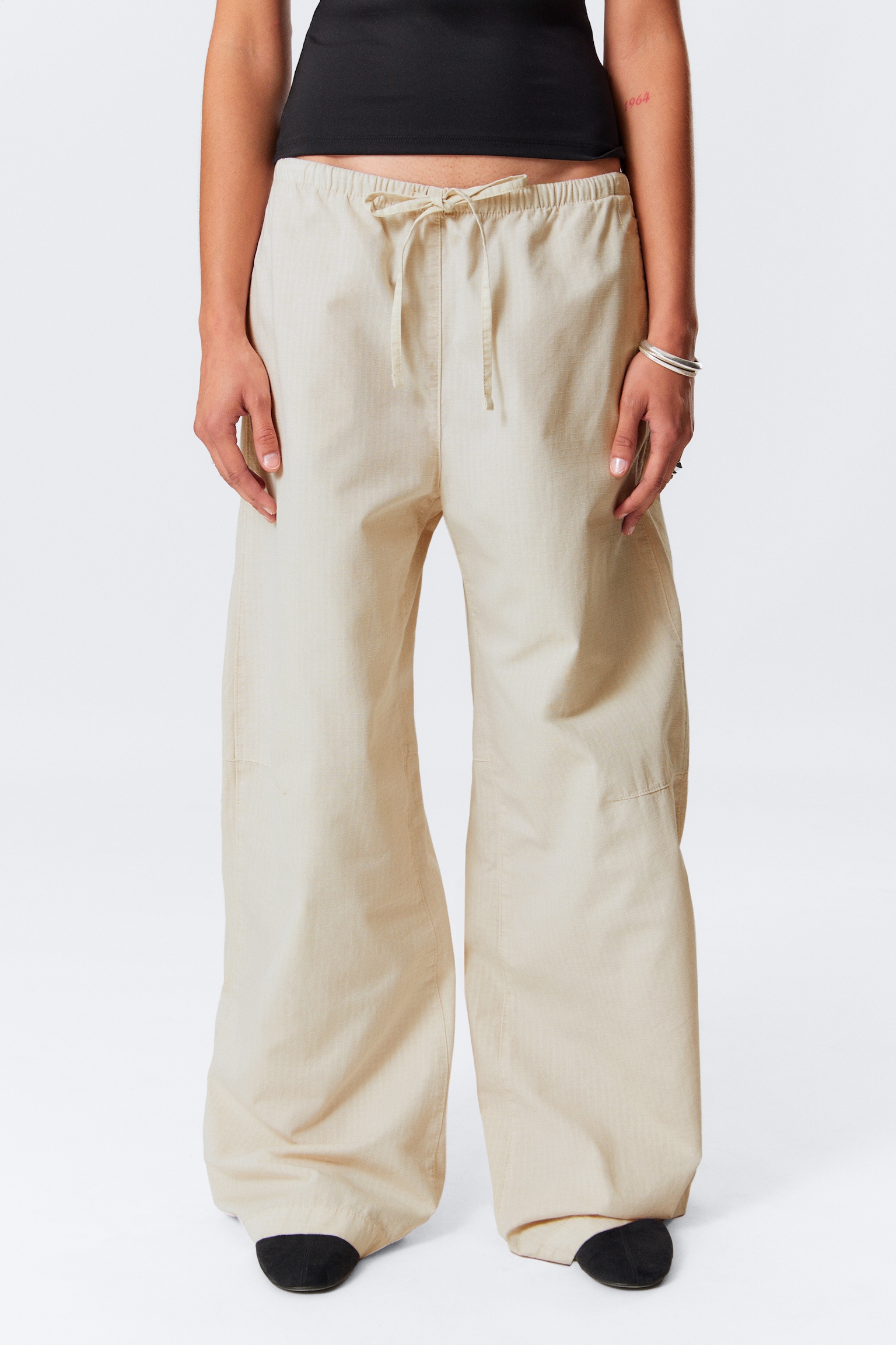 Forvaskede ripstop-bukser i loose fit - Lys beige/Sort - 6