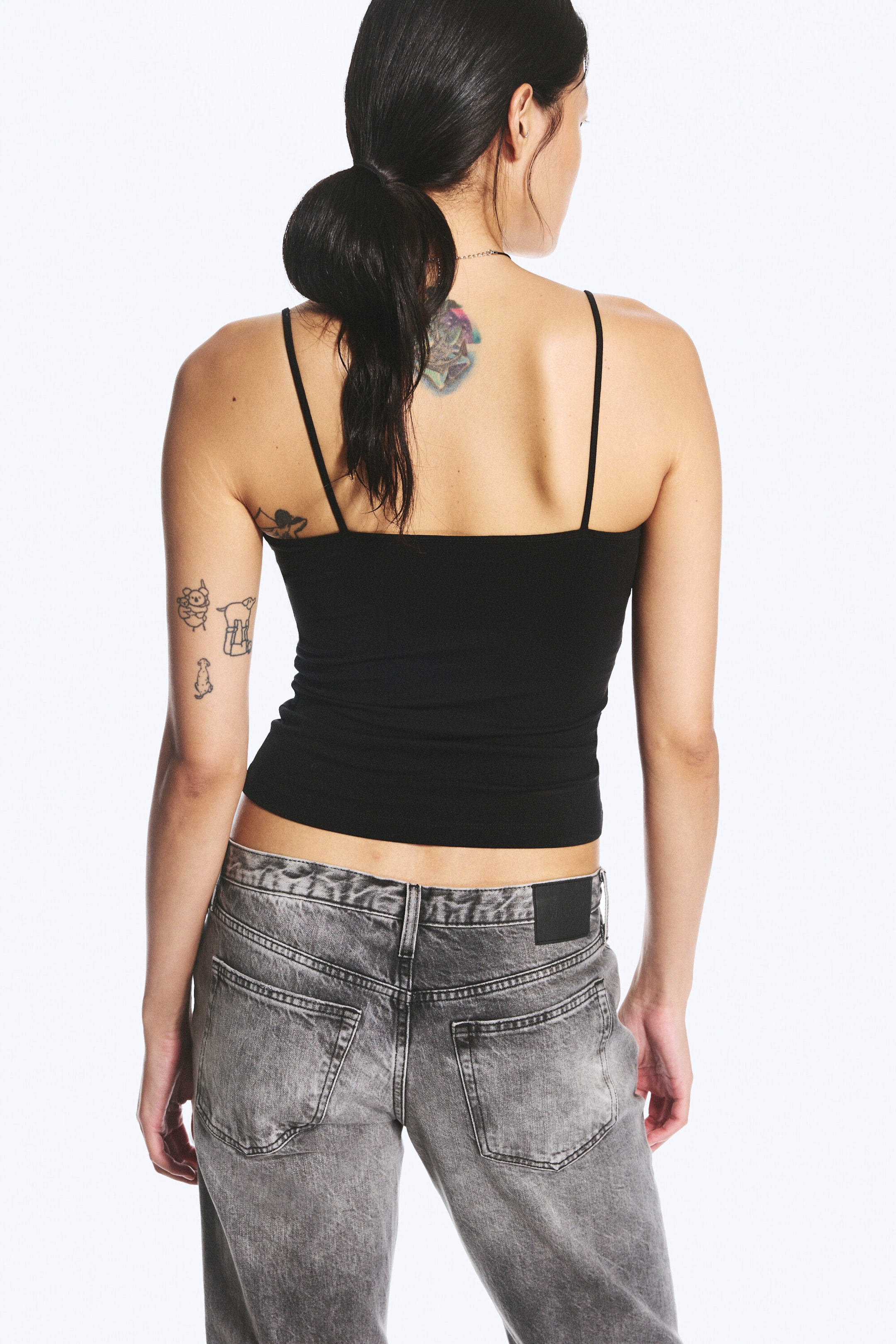 Zwart - Nauwsluitende singlet met bandjes en ronde hals - 2