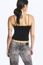 Zwart - Nauwsluitende singlet met bandjes en ronde hals - 2
