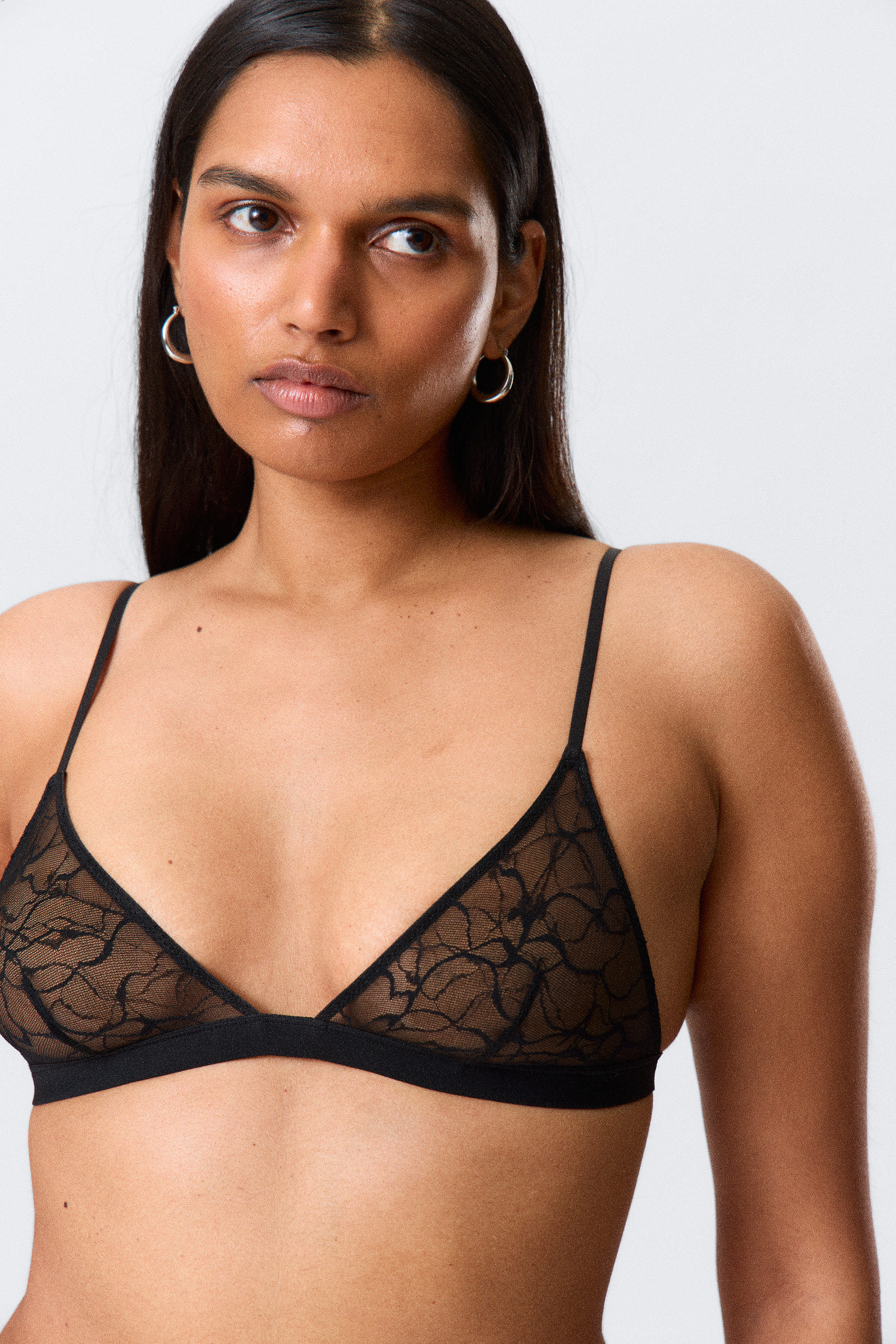 Black - Swirly Lace Triangle Bra - 1