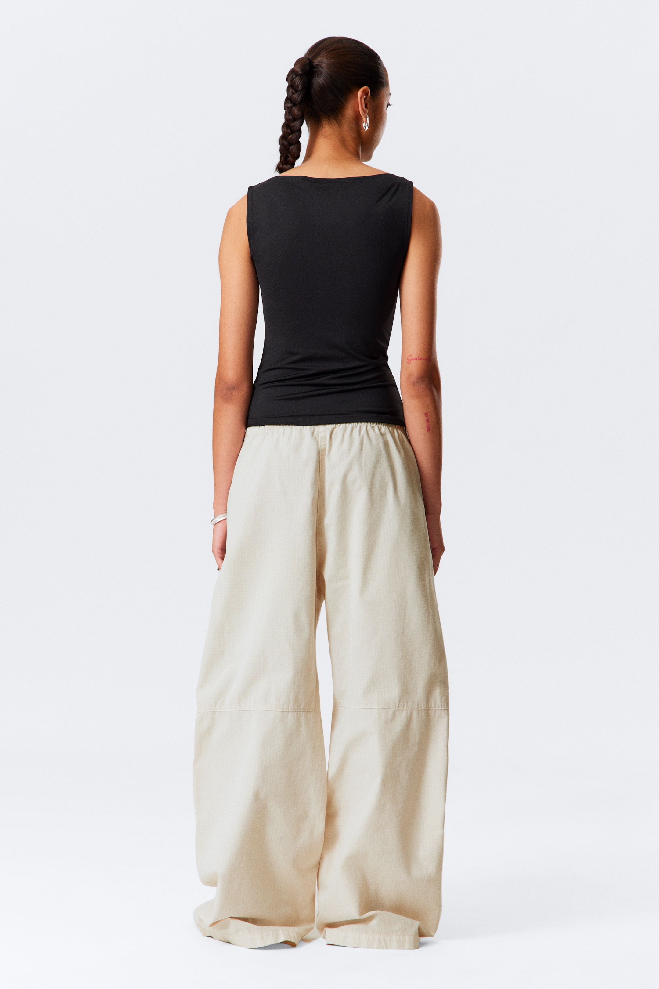 Vezi imaginea mai mare: Loose Fit Washed Ripstop Trousers - Bej deschis - FEMEI | H&M RO 3