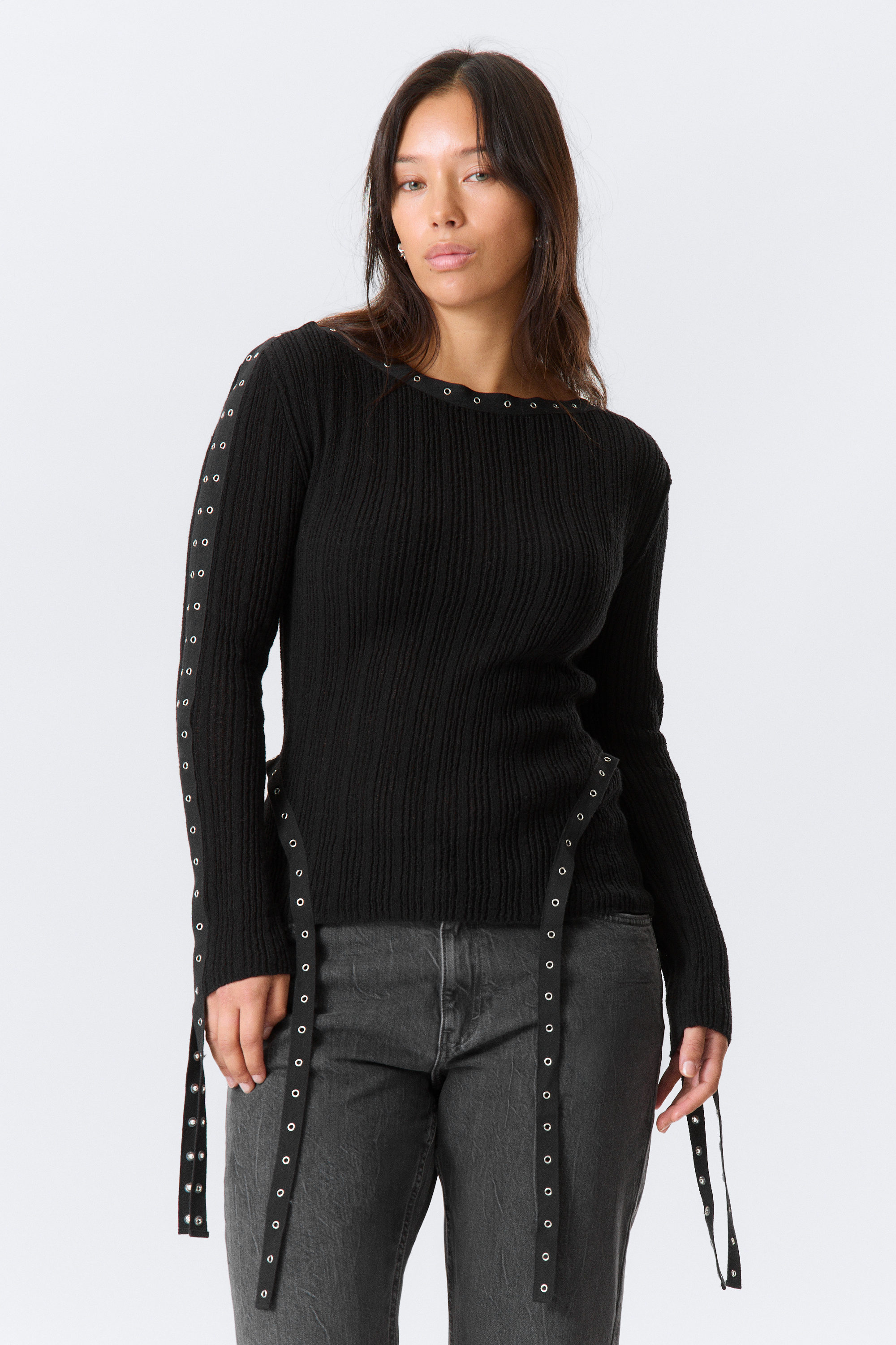 Black - Gebreide top met boothals en oogjes - 1