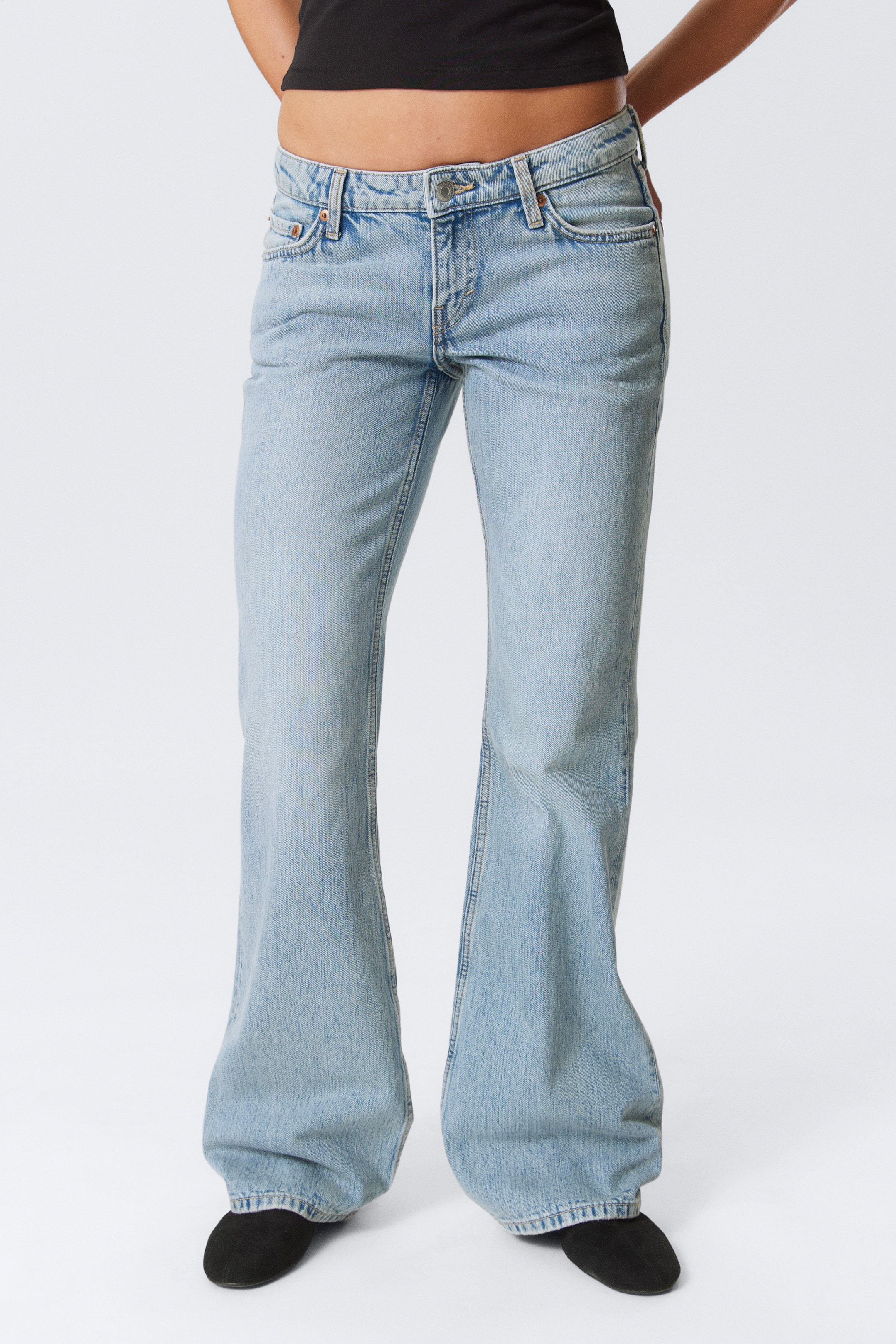 Vis større bilde: Nova smal jeans med lavt liv og bootcut - Lip Blue – lyseblå - DAME | H&M NO 2