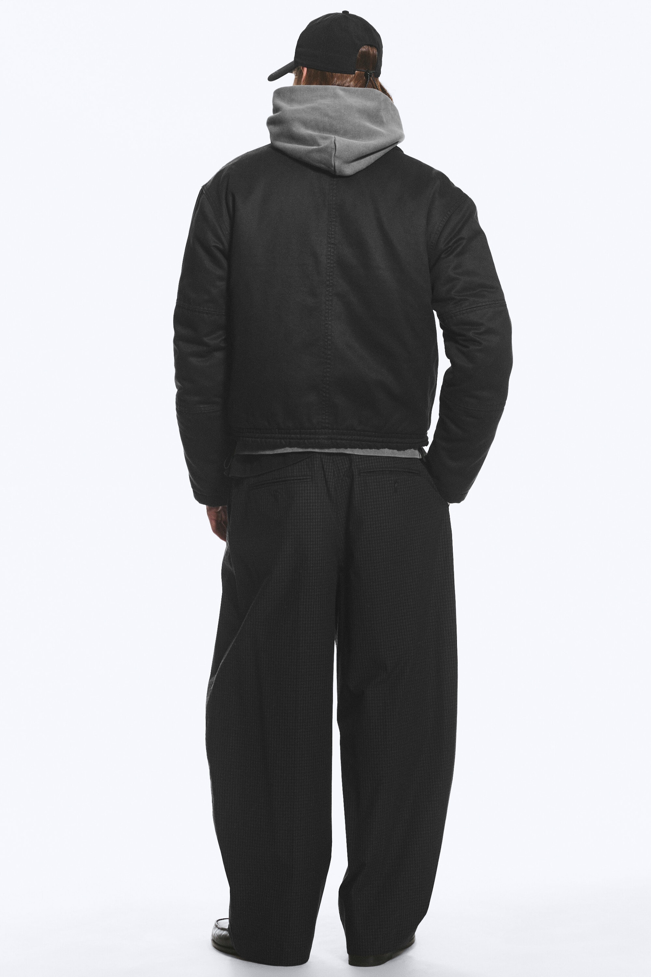 Ausgewaschenes Schwarz - Übergangsjacke mit Kordelzug - 4
