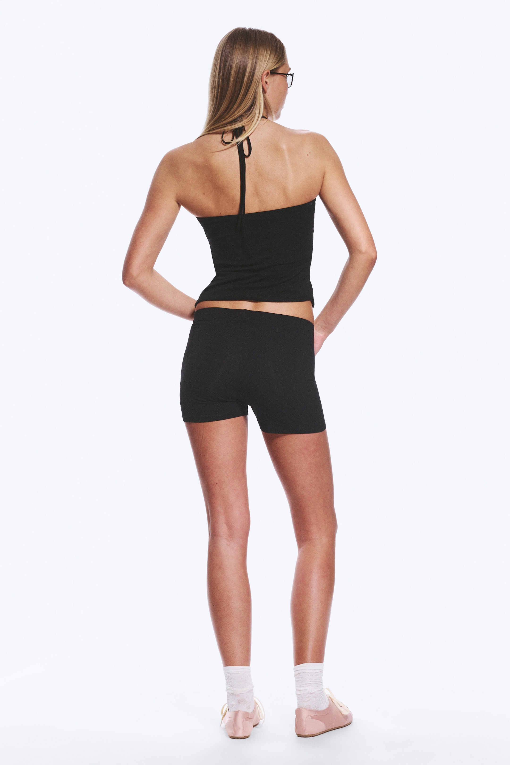 Svart - Lågmidjade hotpants i jersey - 2