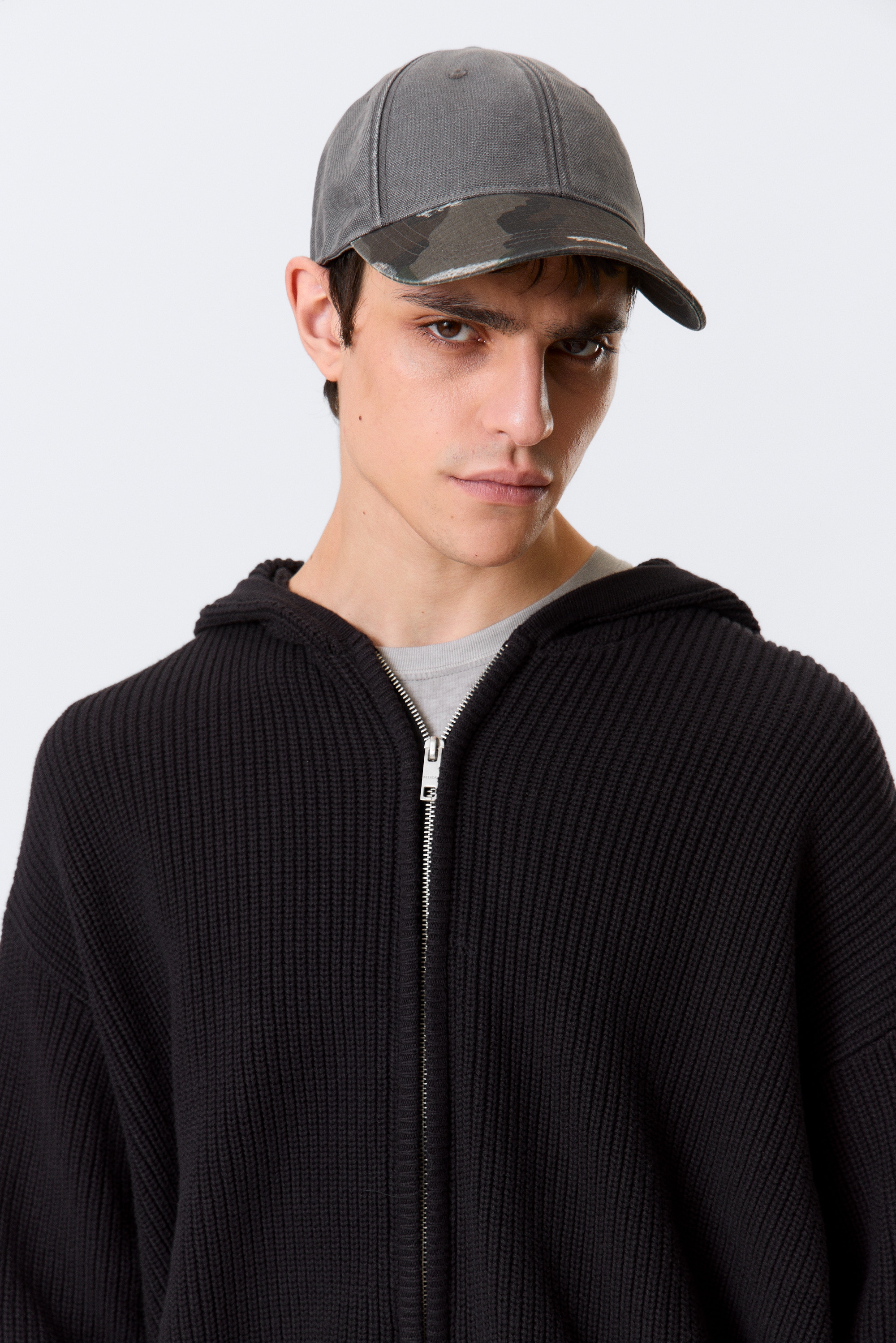 Cappellino in cotone con effetto used - Grigio - Trashed Camo