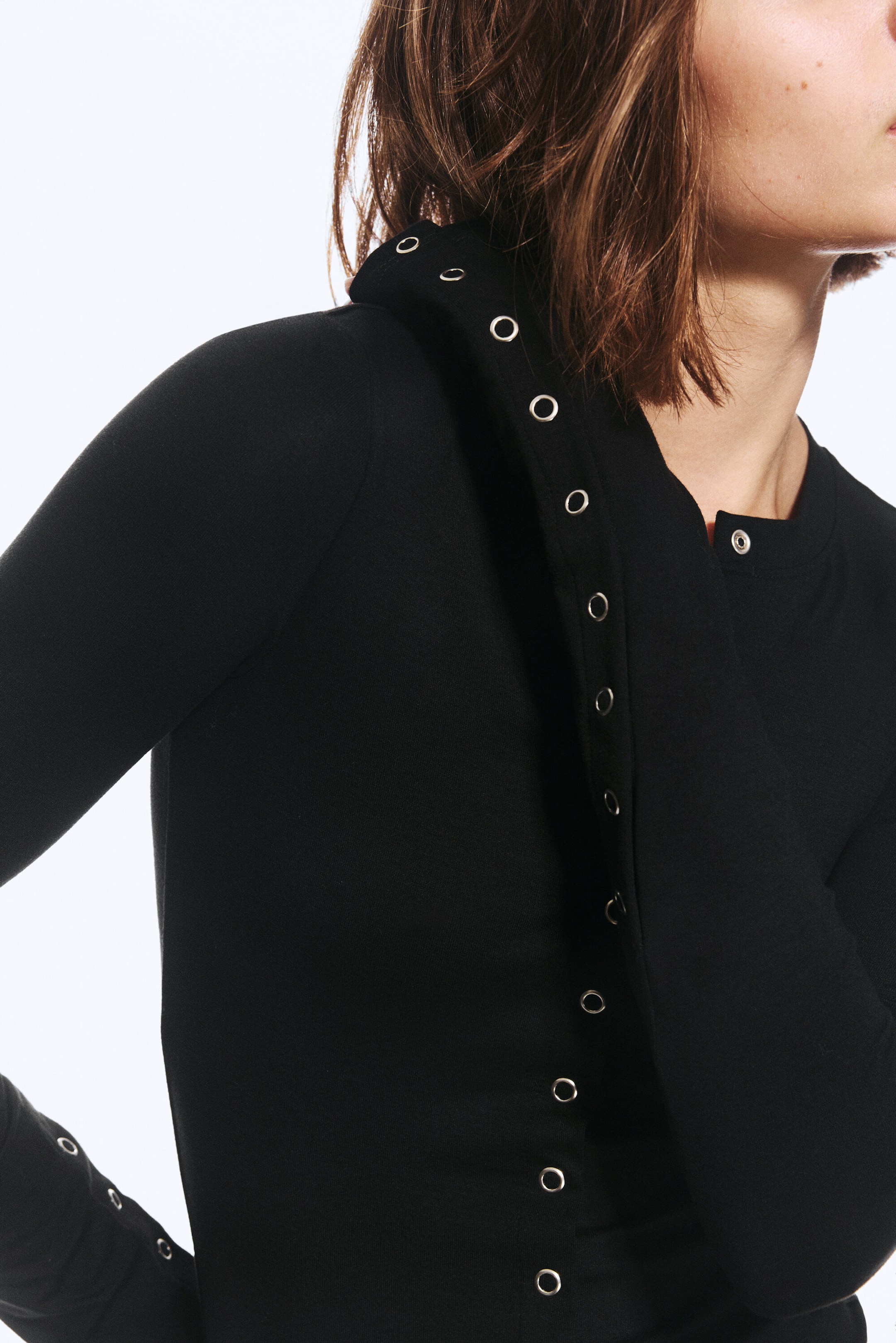 Noir - Mini-robe à pressions et manches longues - 2
