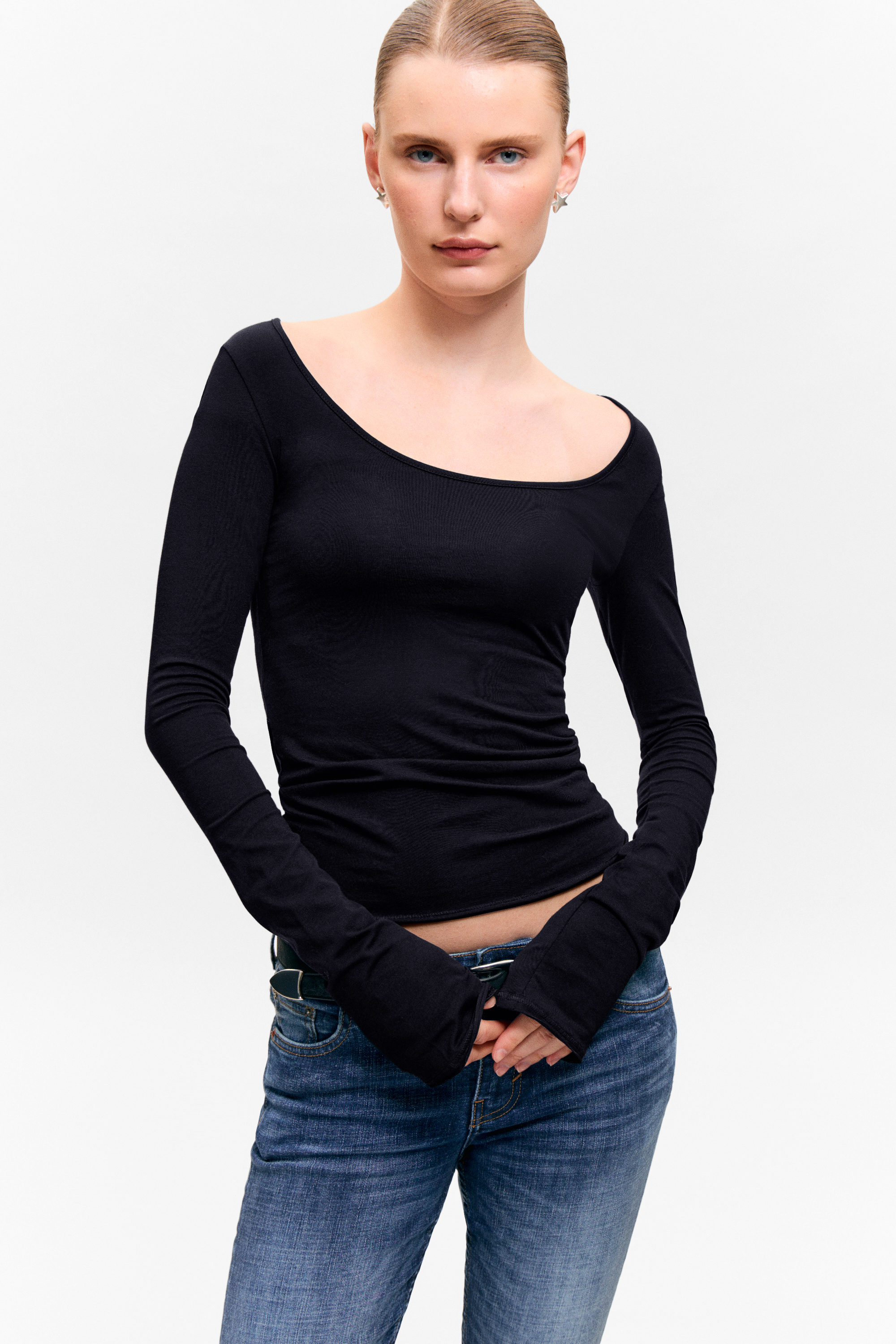 Black - Long-Sleeved Slim Fit Scoop Neck Top - 2