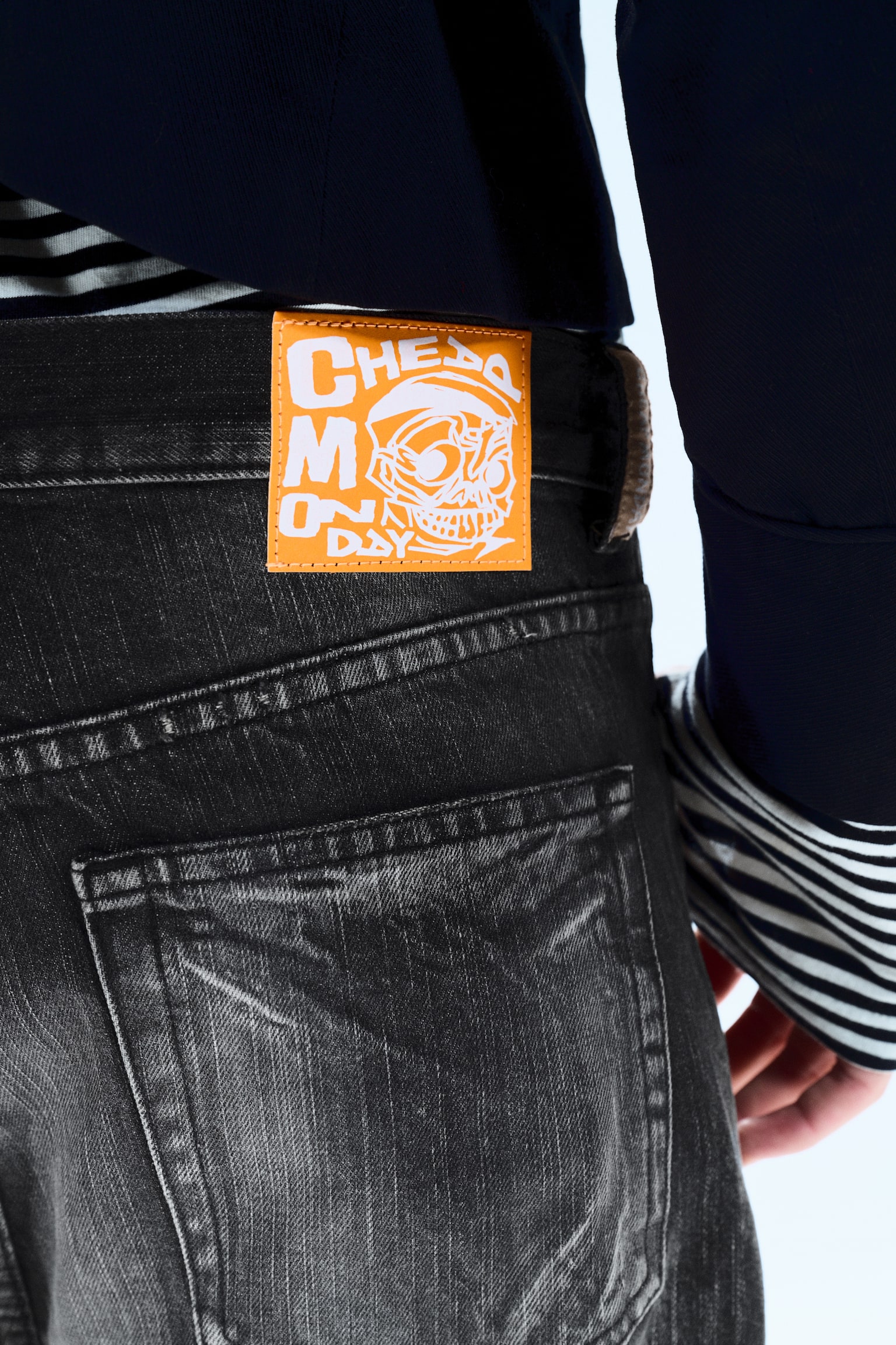 Matalavyötäröiset bootcut-farkut Boo - Black Moon – pesty musta/Blue Rinse – tummansininen - 6