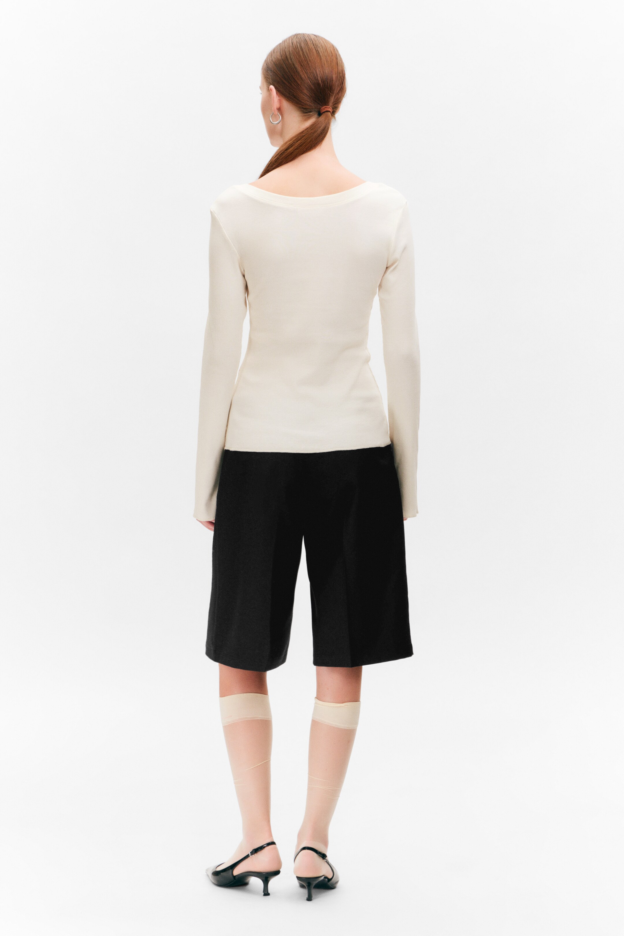 Grösseres Bild ansehen: Figurbetontes Langarm-Top mit V-Ausschnitt - Weiß - DAMEN | H&M CH 3