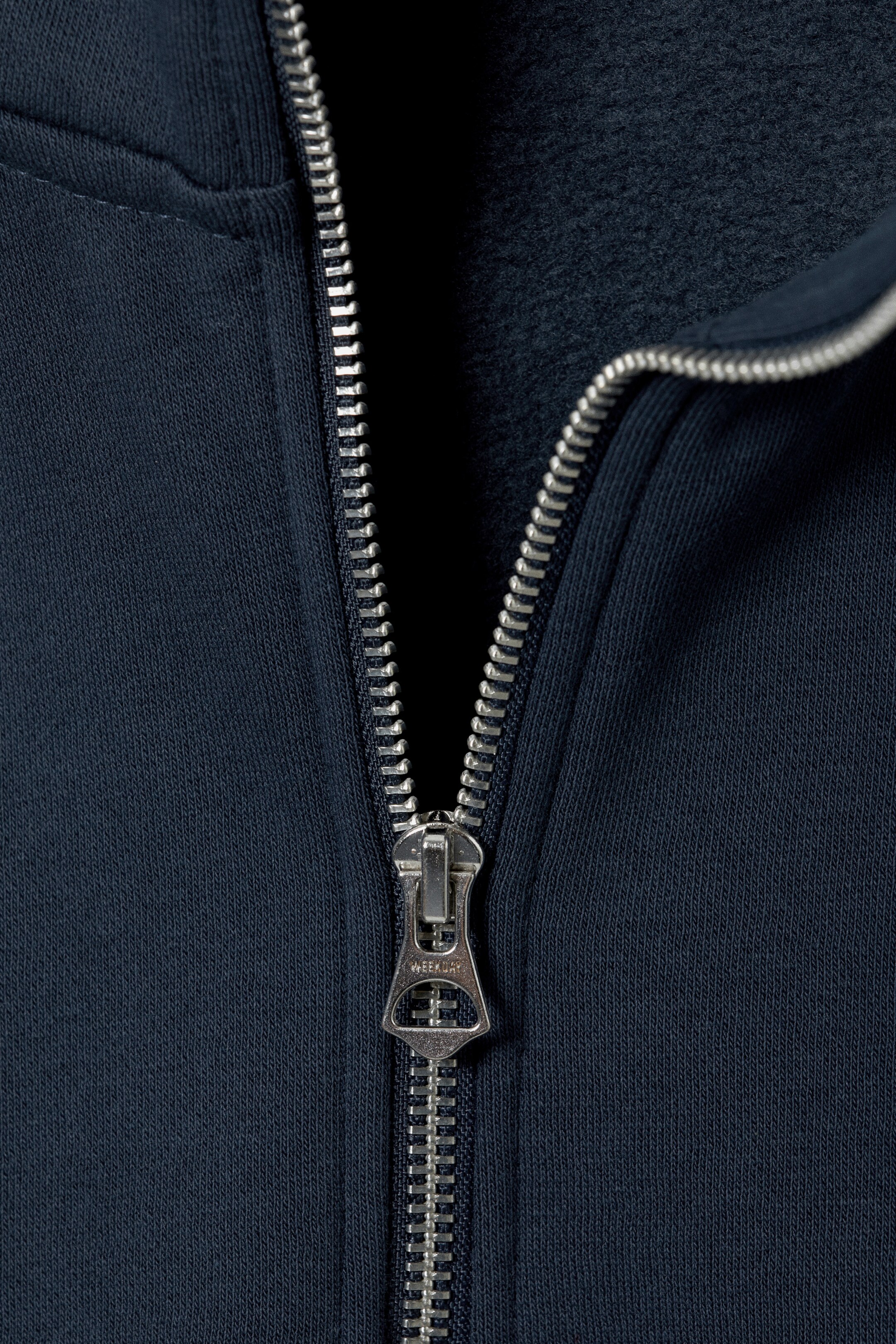 Grösseres Bild ansehen: Lockerer, schwerer Pullover mit Teilreißverschluss - Dunkelblau - HERREN | H&M CH 2