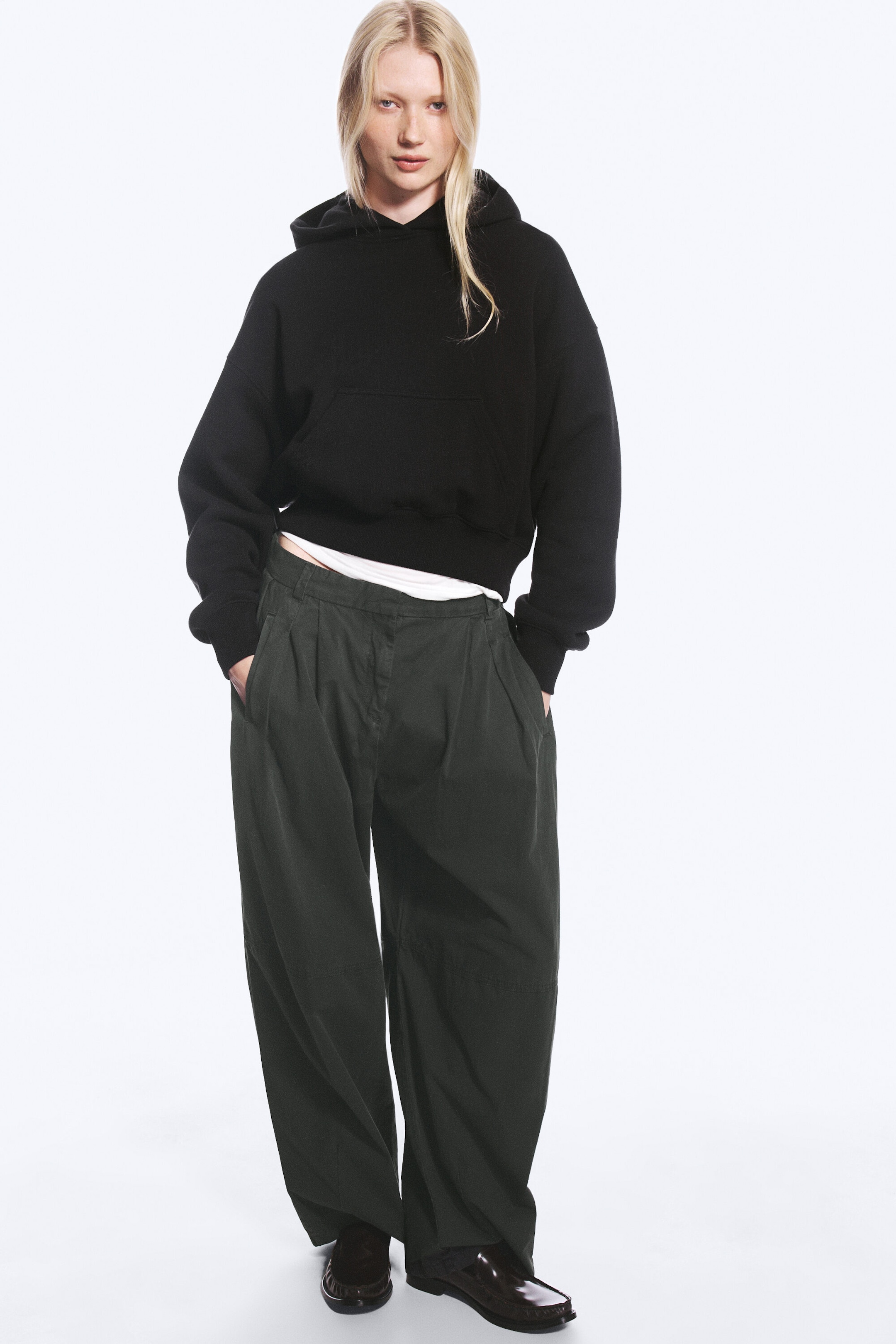 Schwarz - Boxy Hoodie aus Baumwollfleece - 5