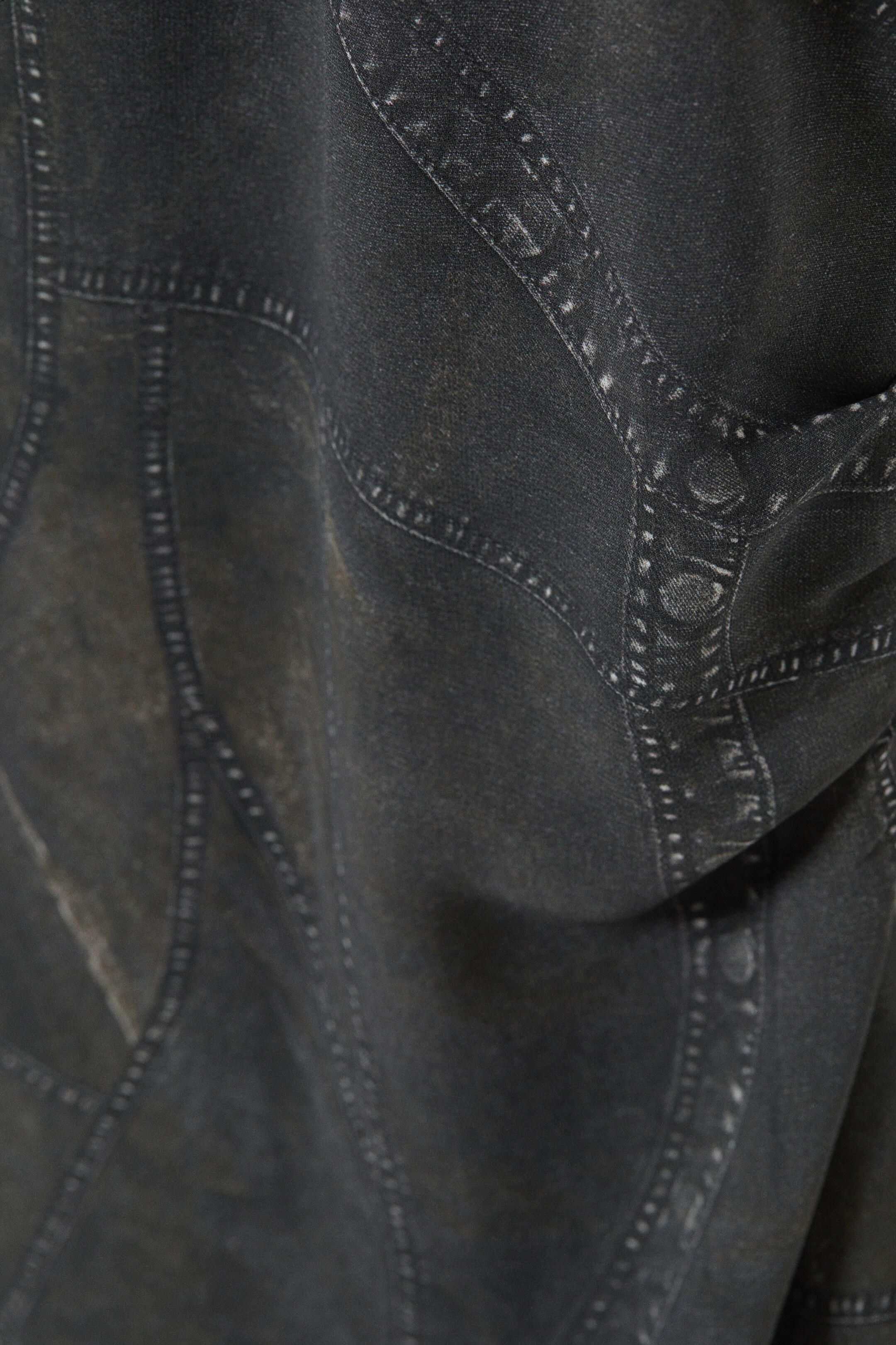 Zobraziť väčší obrázok: Saténové minišaty na jedno rameno - Tmavosivá - ŽENY | H&M SK 5