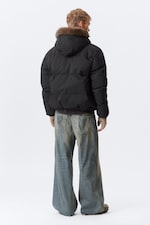 Schwarz - Pufferjacke mit Kapuze und Kunstpelzbesatz - 6