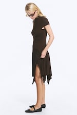 Dunkelbraun - Asymmetrisches Midikleid mit Stehkragen - 2