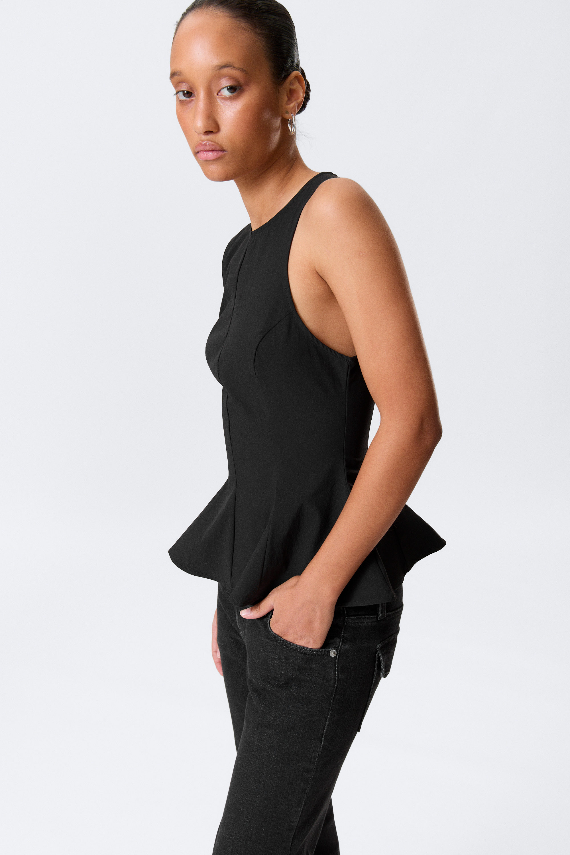 Schwarz - Eng anliegendes Peplum-Top aus Nylon - 2