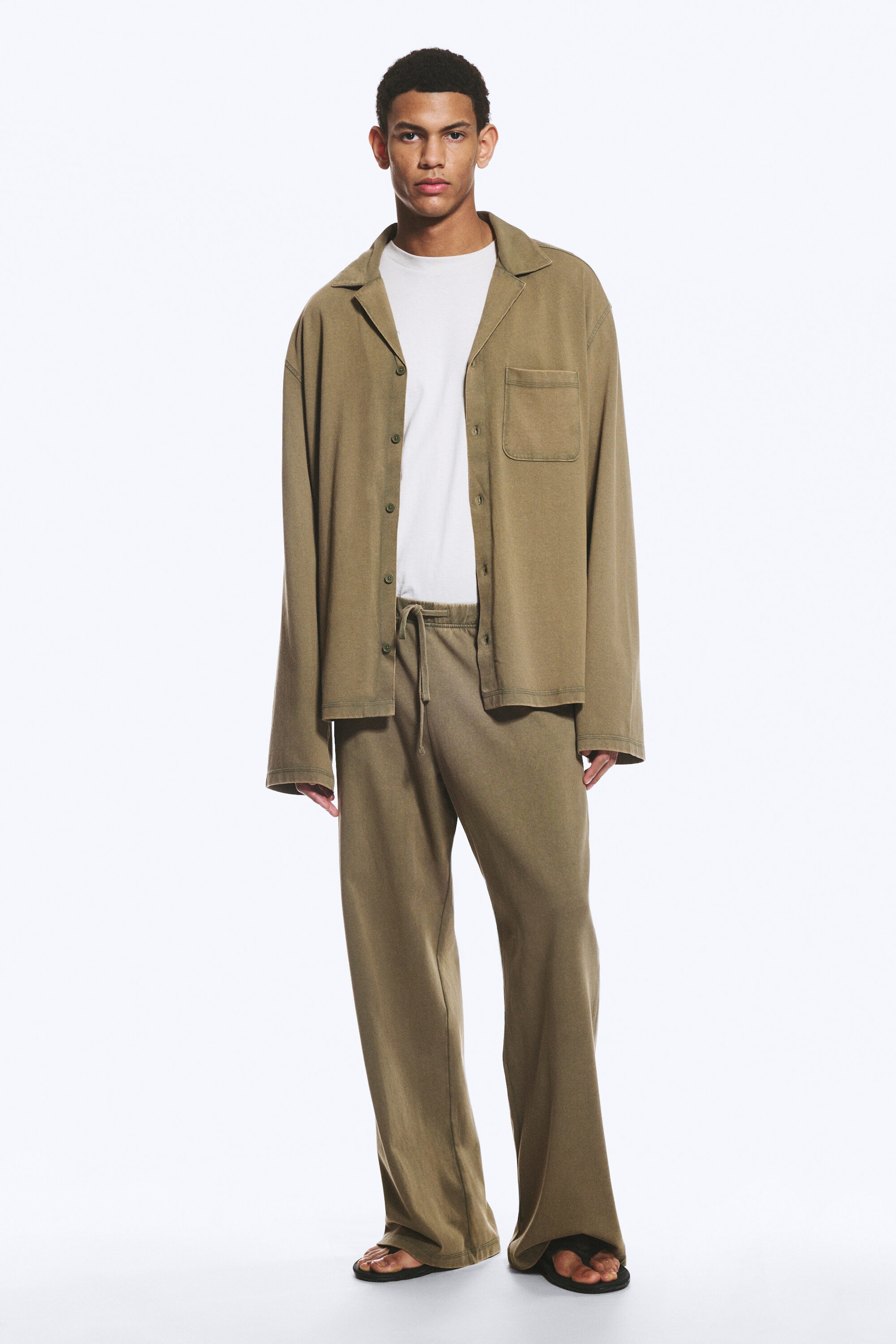 Staubiges Khakigrün - Baumwoll-Pyjamahemd - 2