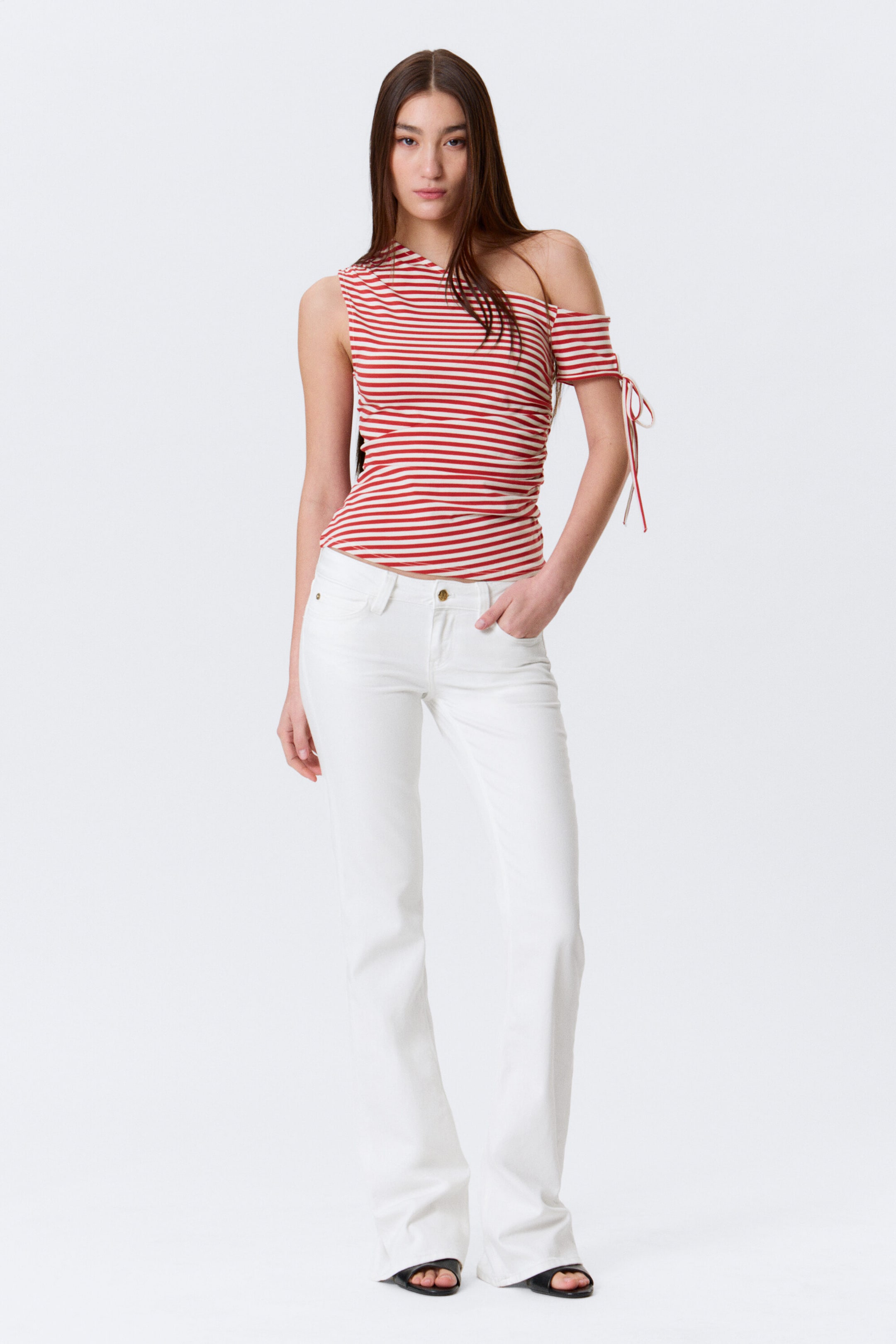 Rot/Weiß gestreift - Schmal geschnittenes Off-Shoulder-Top mit Raffung - 1