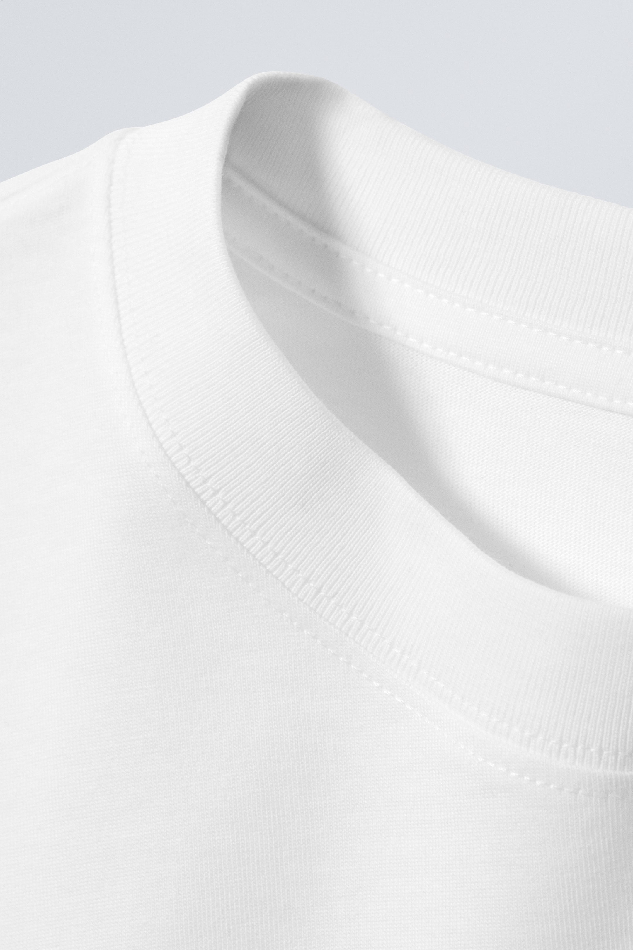 Weiß - Mittelschweres Longsleeve mit relaxter Passform - 1