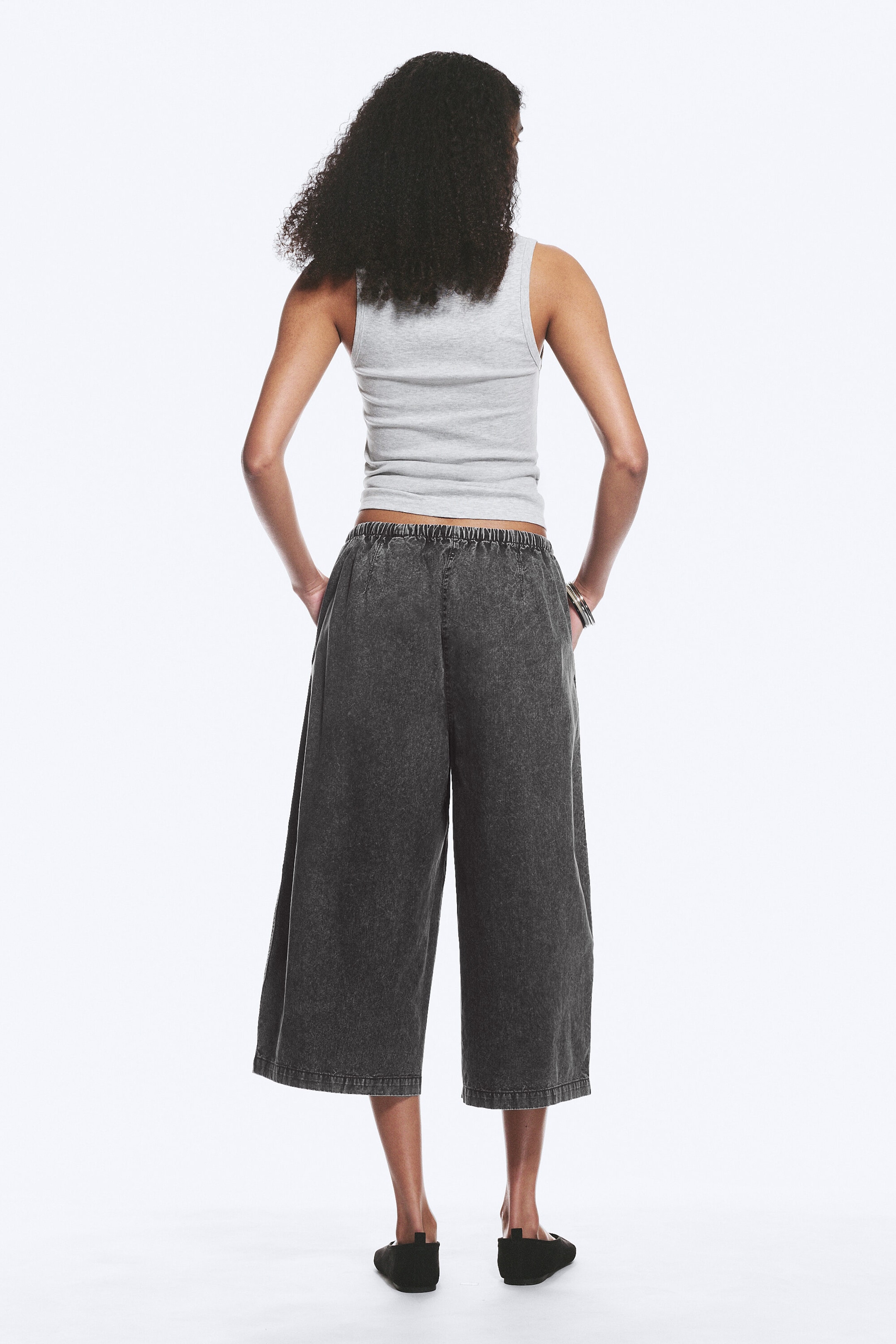 Dark Grey - Low Rise Loose Cropped Trousers - 4