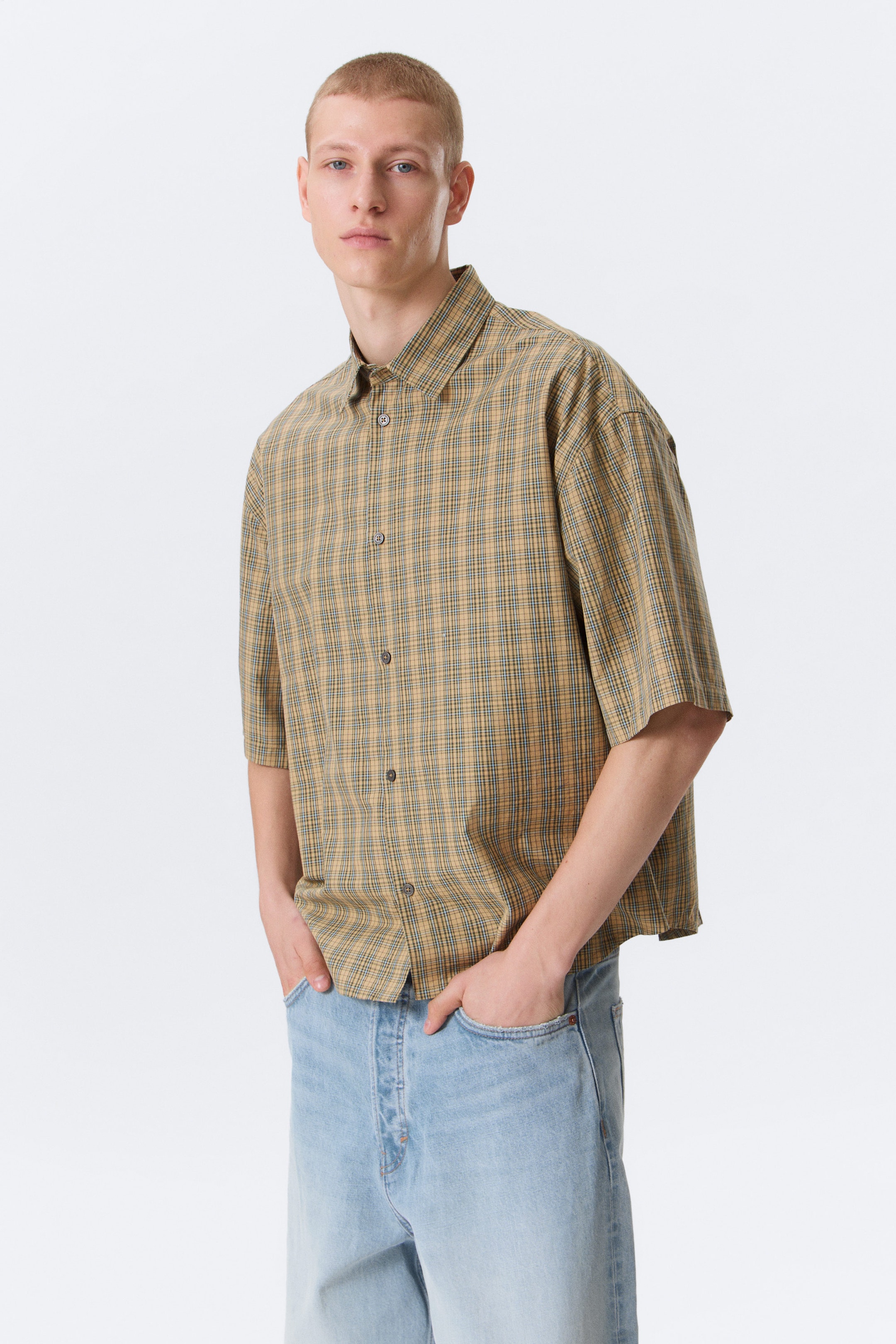 Beige kariert - Kurzärmeliges Hemd mit Boxy-Passform - 1