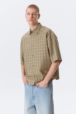 Beige kariert - Kurzärmeliges Hemd mit Boxy-Passform - 0
