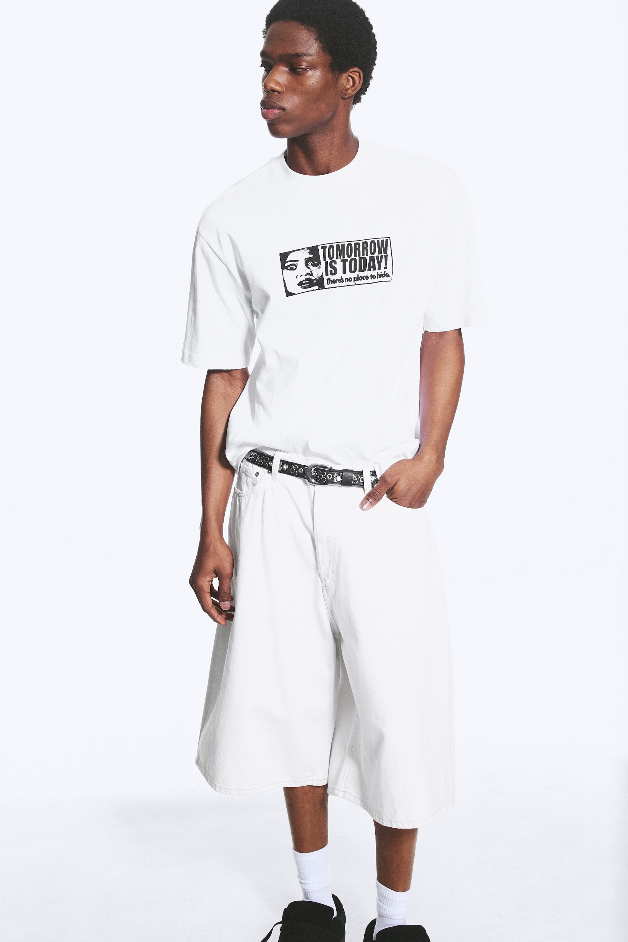 Weiß - "Tomorrow Is Today" - Entspanntes T-Shirt mit Grafikdruck - 2