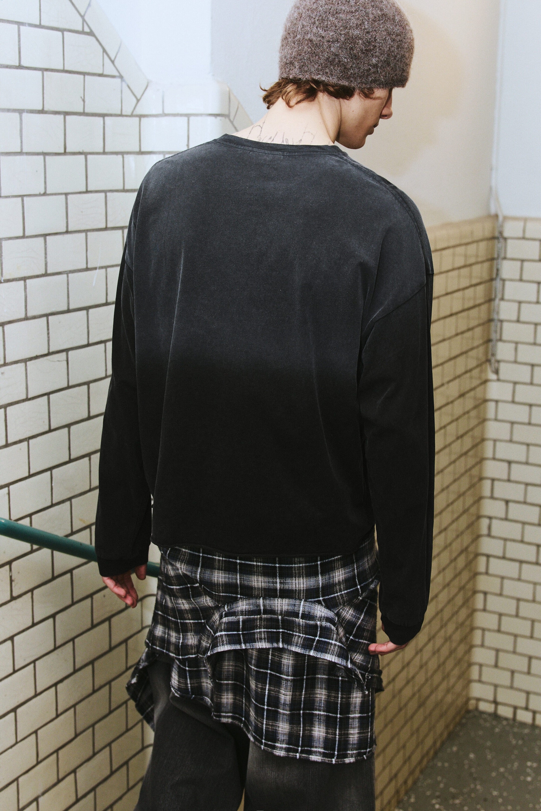Washed Black Ombre - Relaxed Long-Sleeved T-shirt - 3