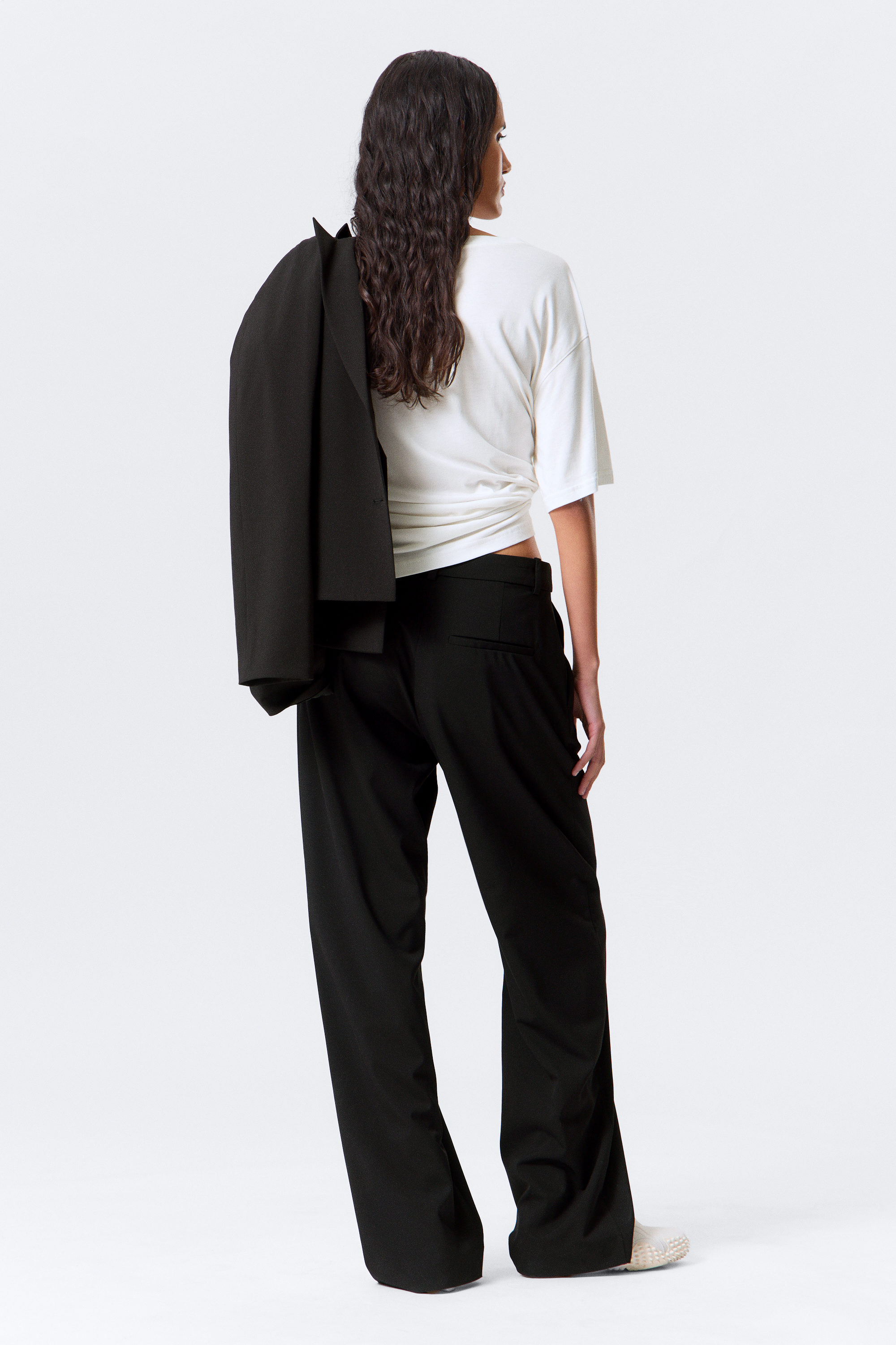 relaxed mid rise pleated suiting trousers - Black | Weekday WW