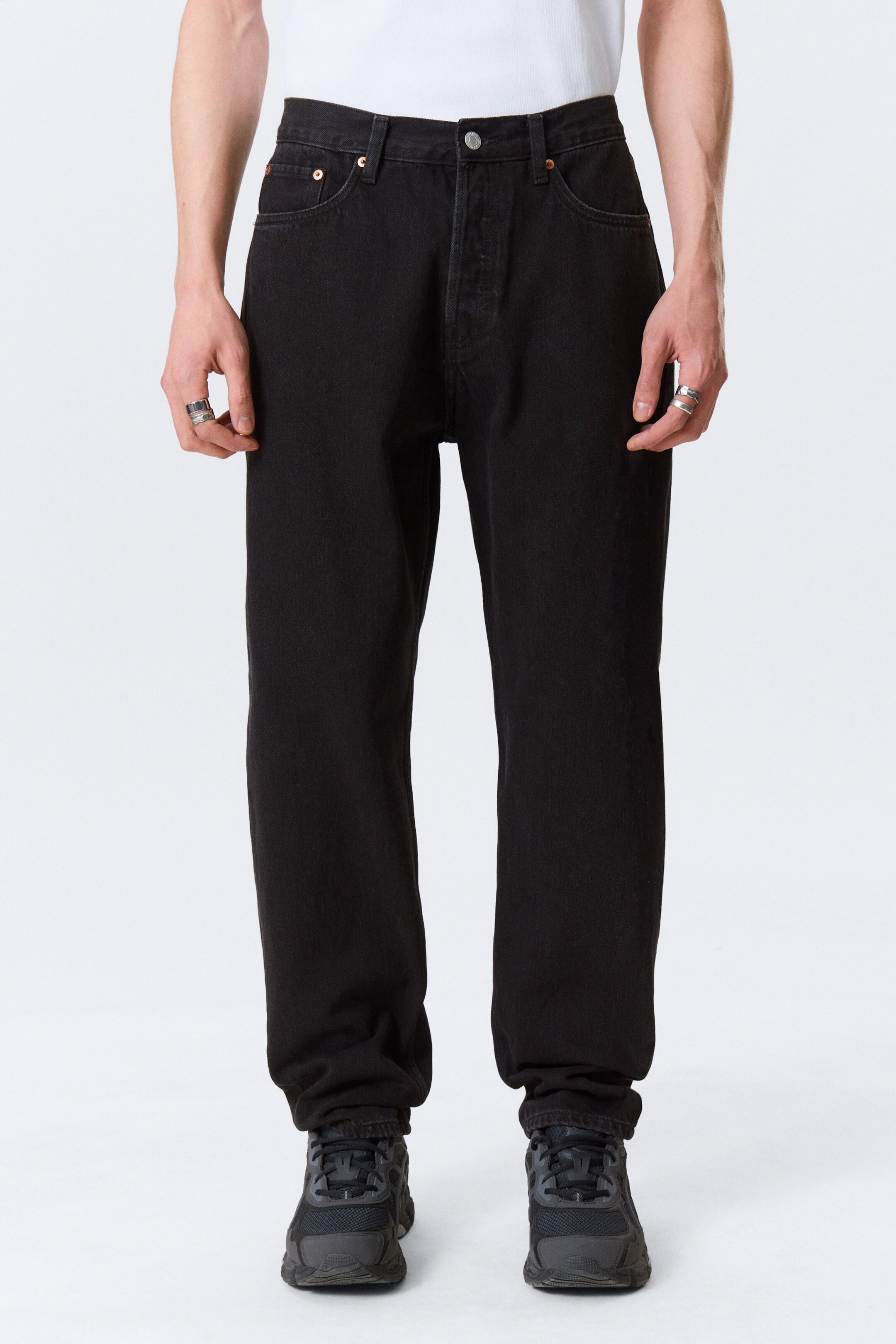 Zobacz większy obraz: Dżinsy Ray Relaxed Tapered Leg - Tuned Black - Black - ON | H&M PL 4