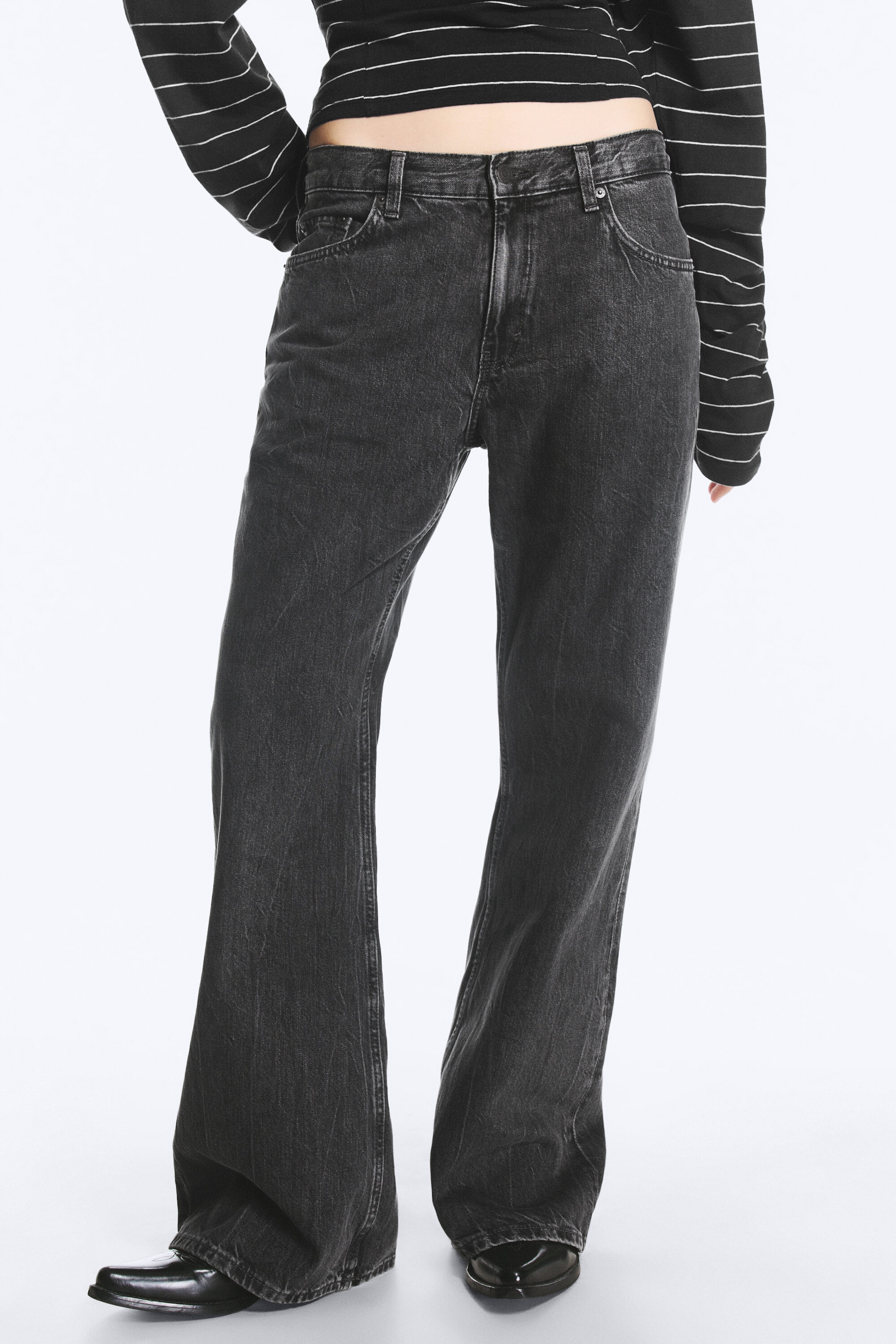 Risso Black - Svart - Helix jeans med mellomhøyt liv, avslappet passform og utsvingede ben - 2