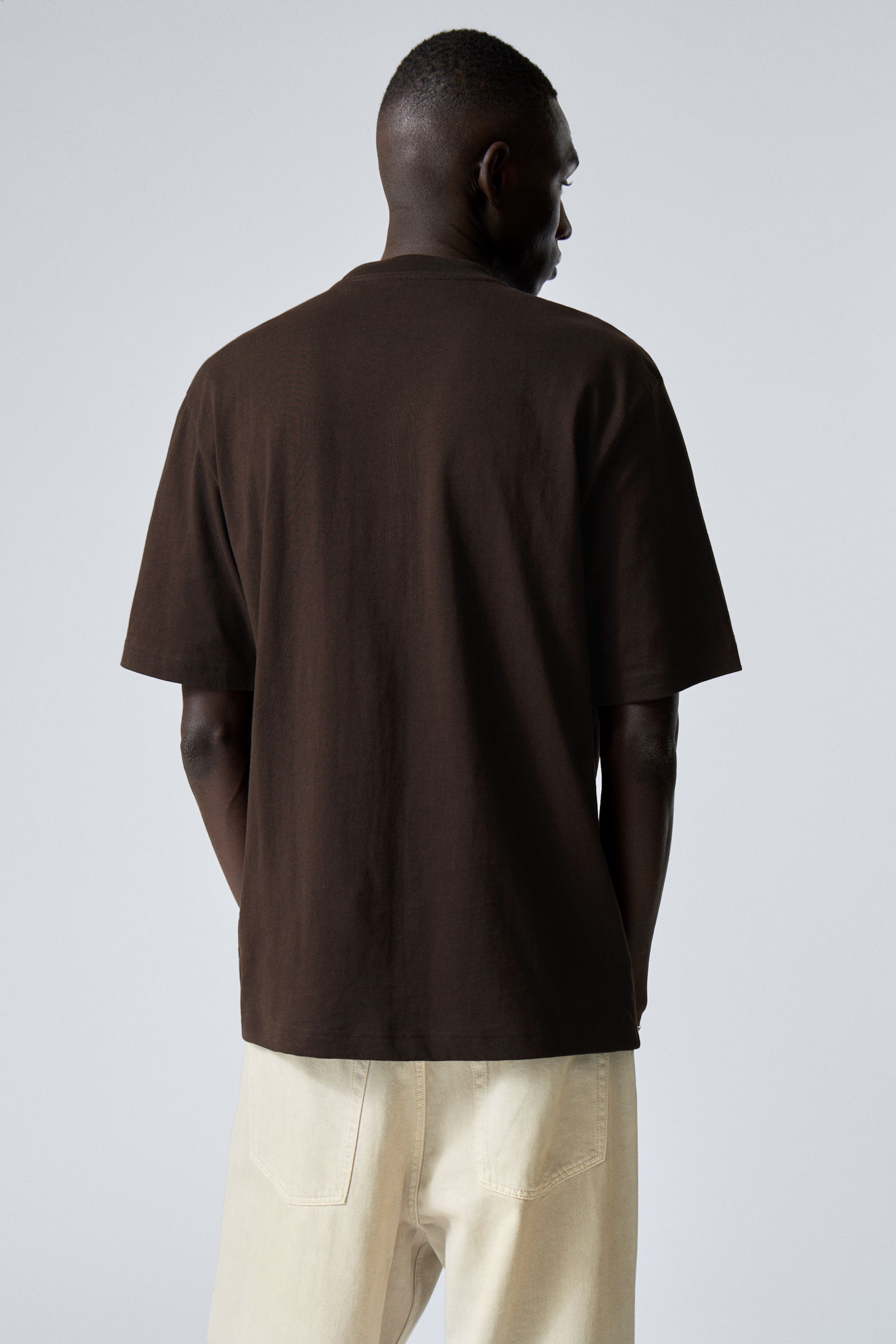 Dunkelbraun - Locker geschnittenes T-Shirt aus Baumwolle - 2