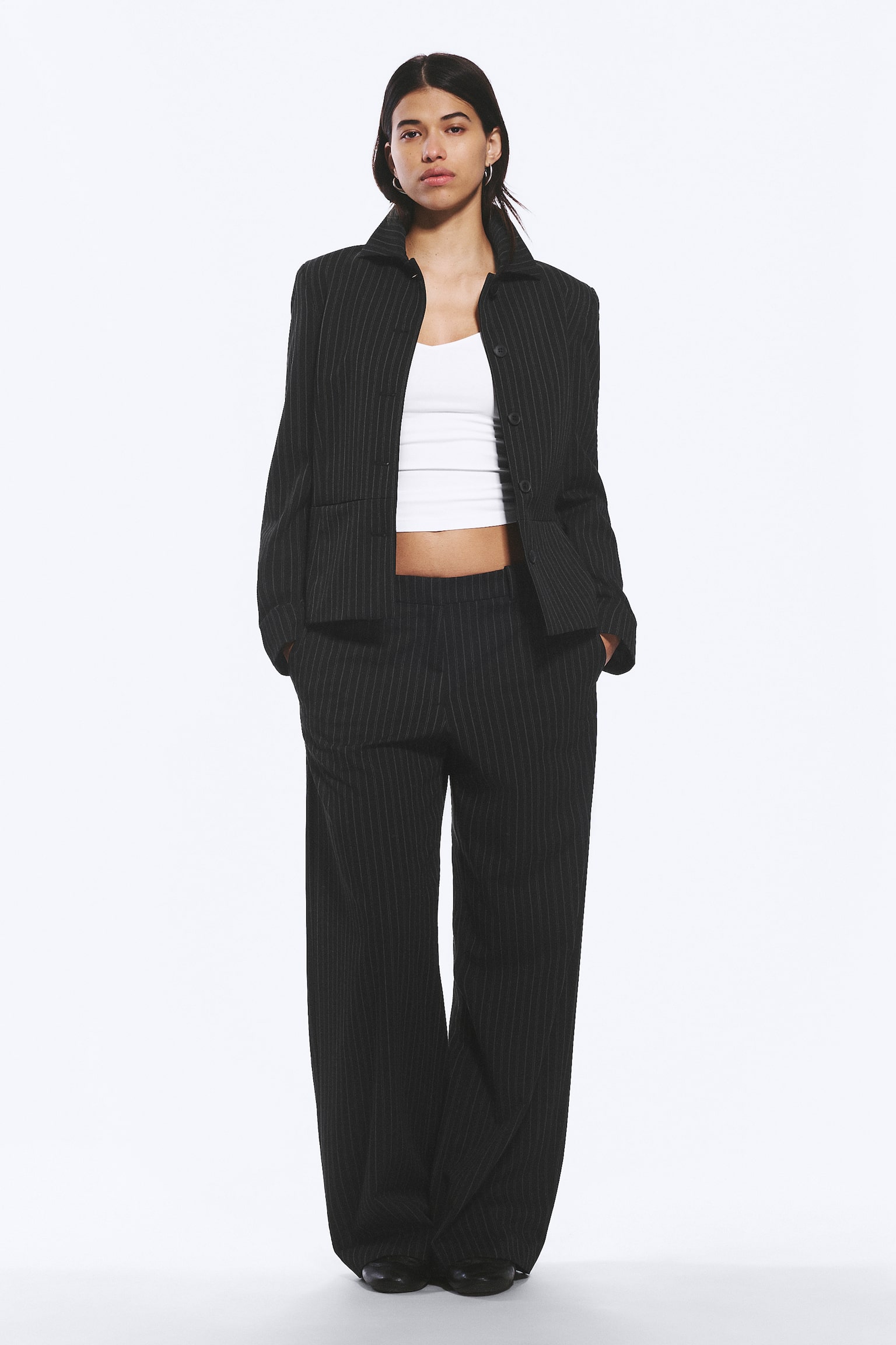 Low-Waisted Loose Fit Suit Trousers-Negru cu dungi fine - 1
