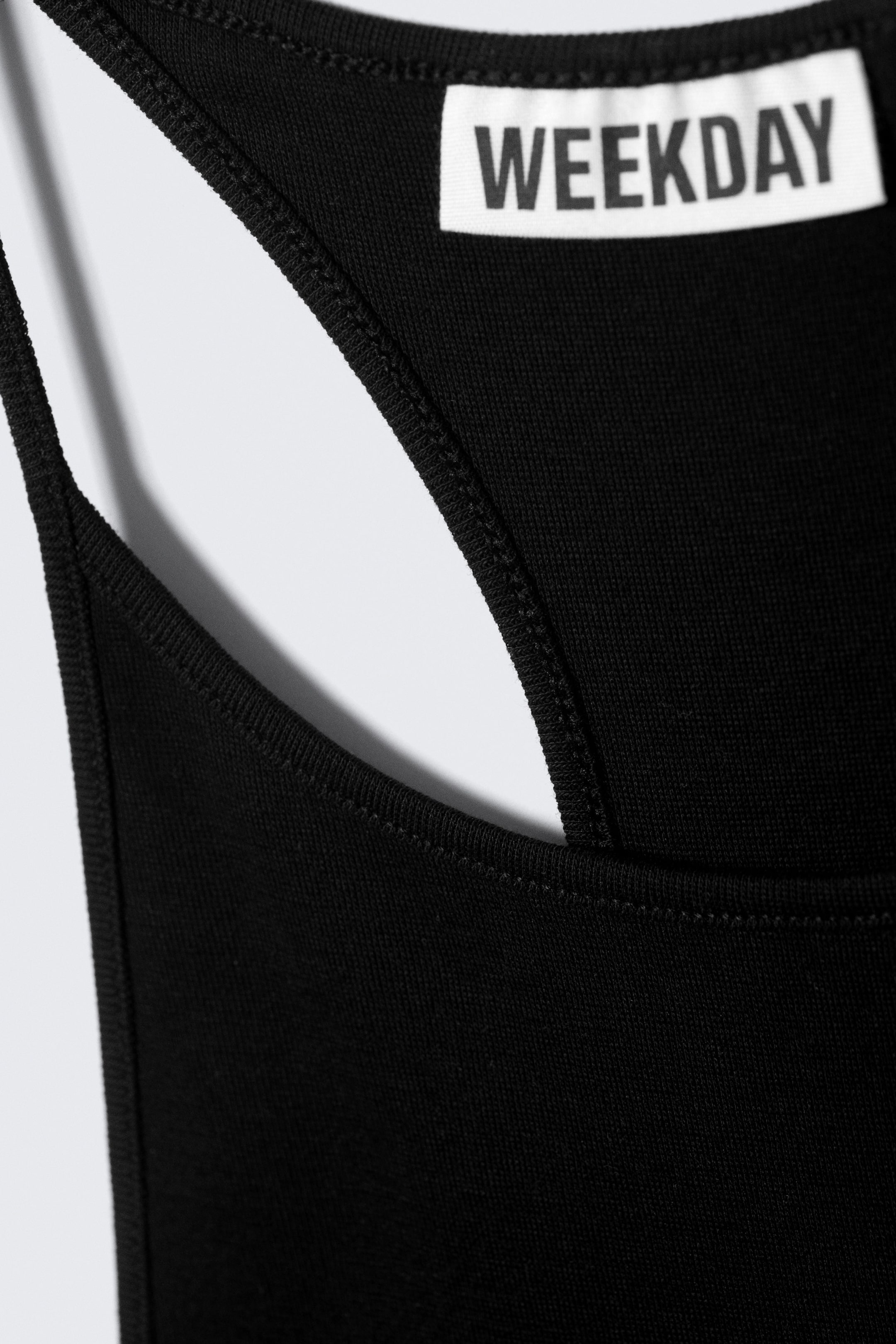 Schwarz - Schmal geschnittenes Racerback-Tanktop - 4