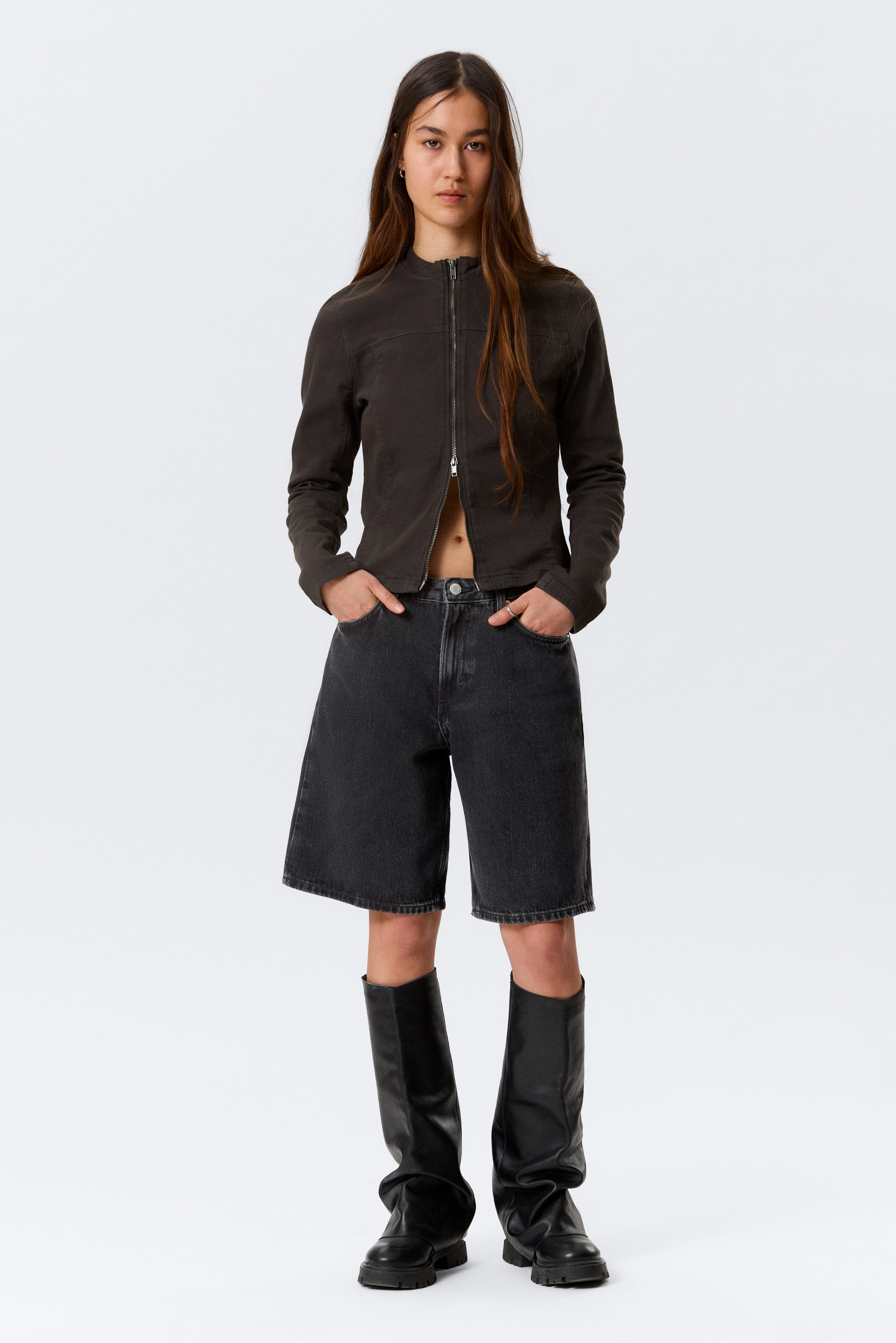 monterey low rise denim shorts - Tuned Black | Weekday WW