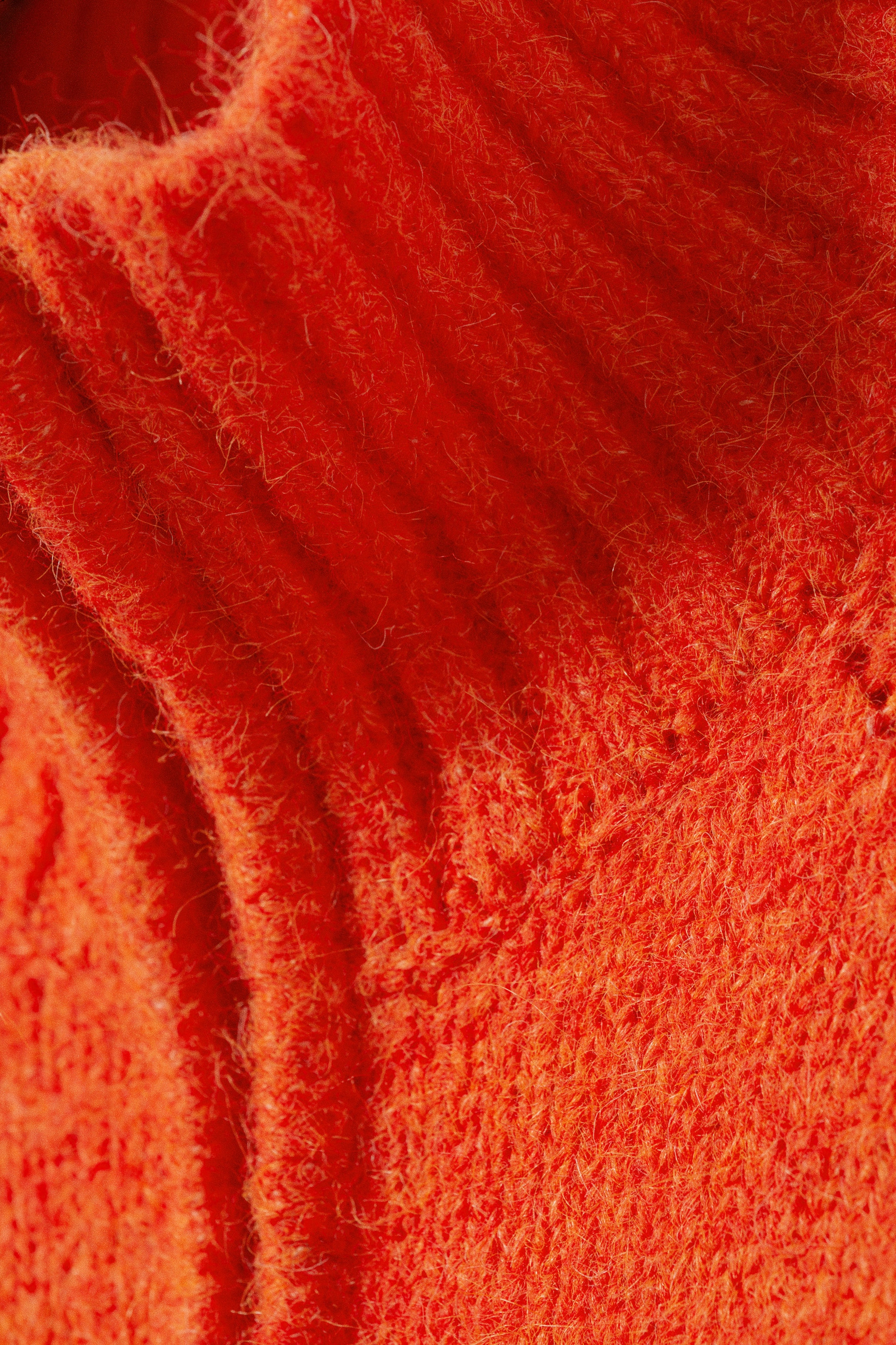 Stark orange - Mjuk stickad figurnära cardigan med dragkedja - 2