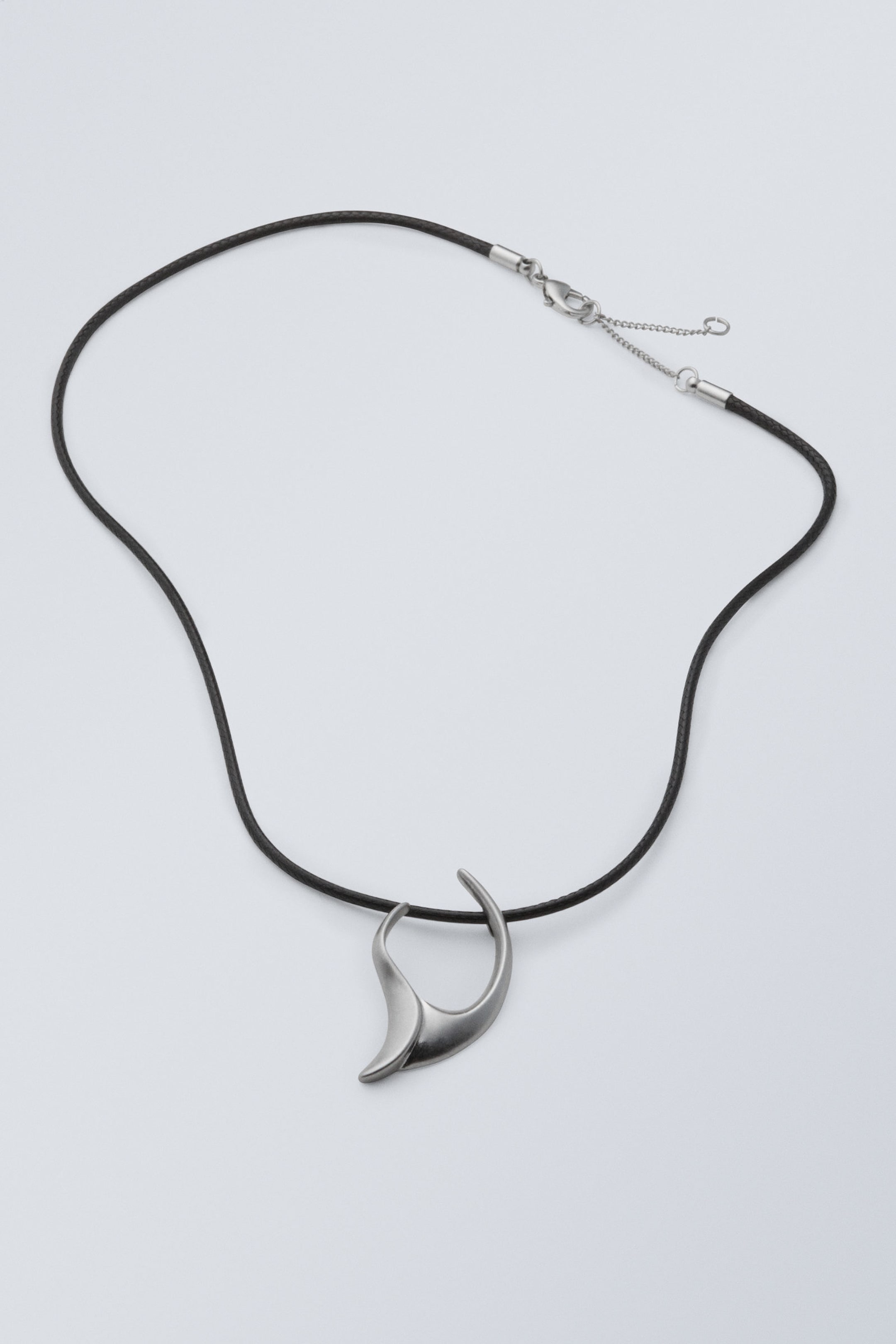 Silber - Halskette mit spitzem Anhänger - 0