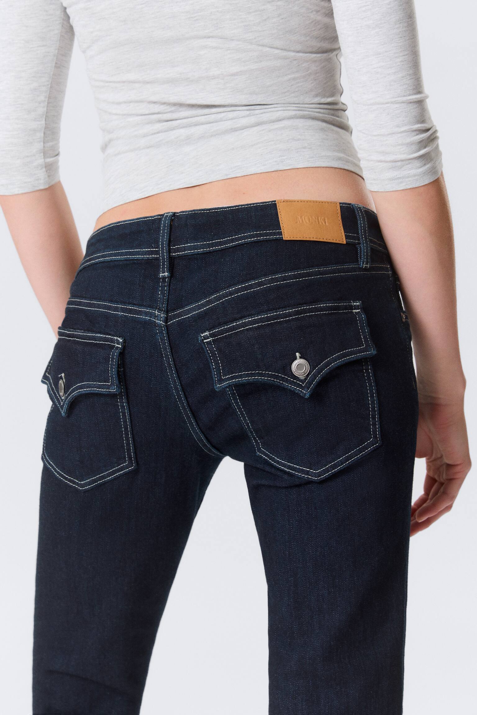 Matalavyötäröiset kapeat trumpettilahjefarkut - Blue Rinse – tummansininen/Ink Black – musta/Fresh Blue – keskisininen - 5