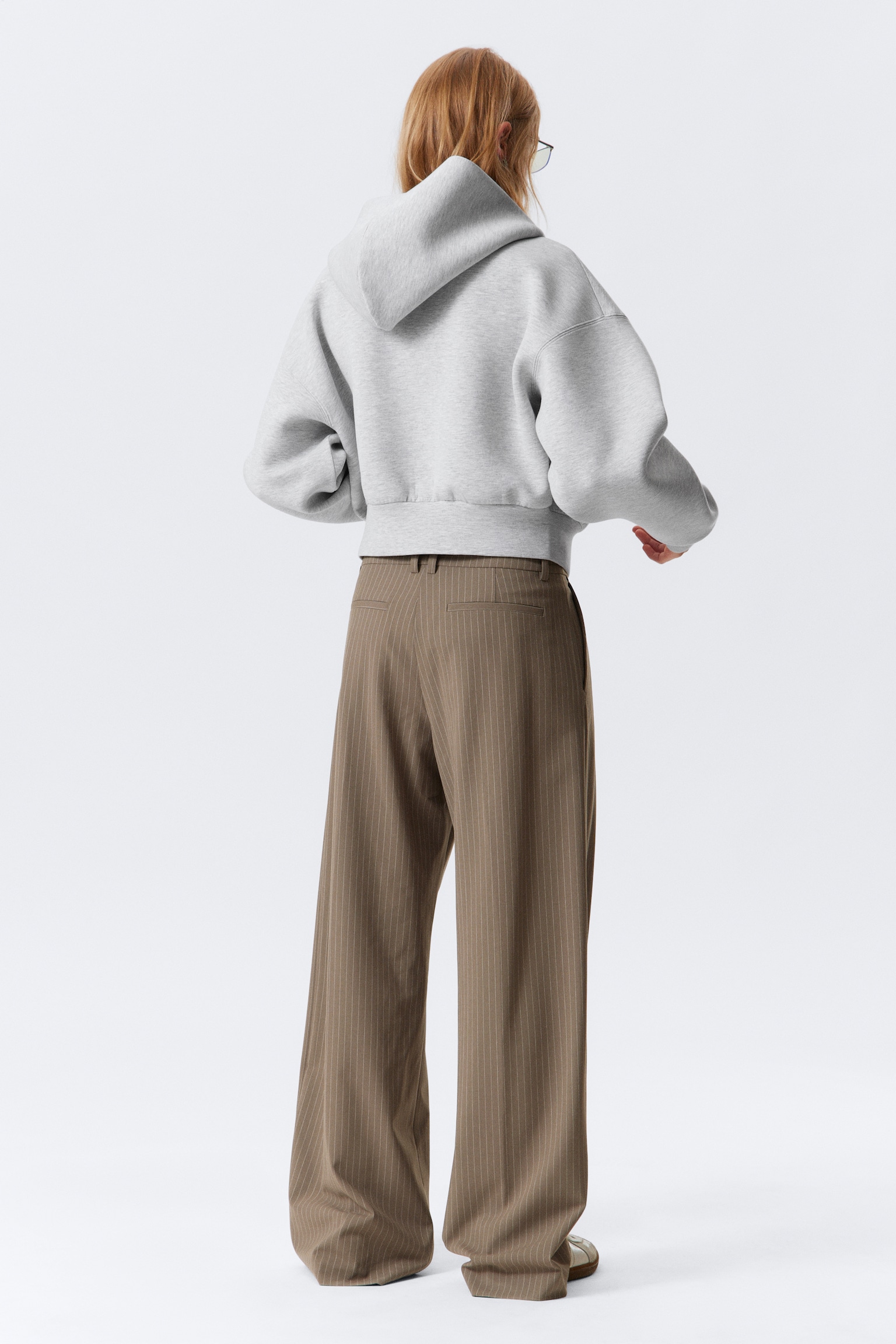 Low-Waisted Loose Fit Suit Trousers - Pruhovaná tmavá krtčia/Tmavosivá melírovaná/Black - 3