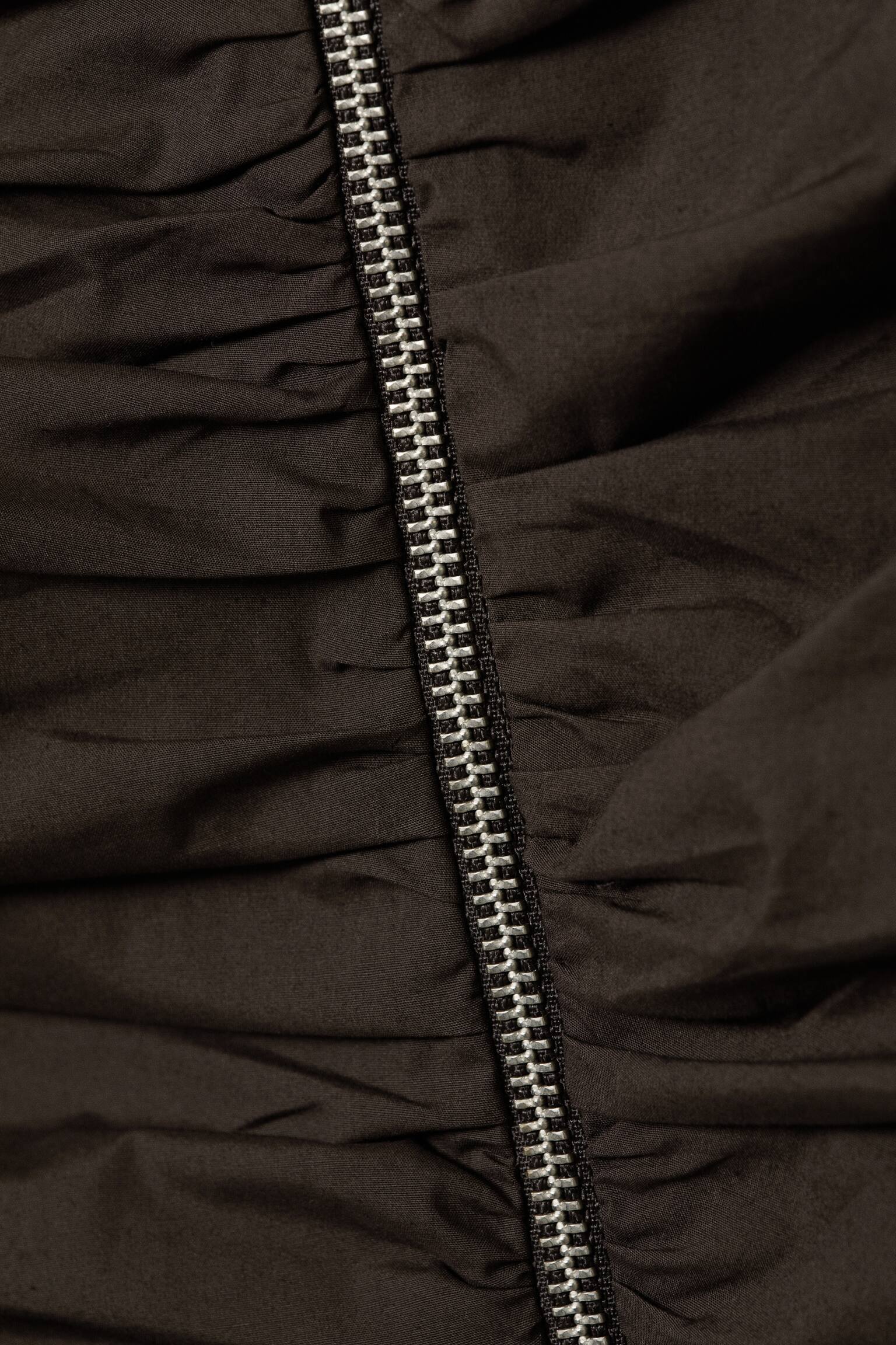 Top cu fermoar și decolteu în V adunat - Maro închis/Alb - 3